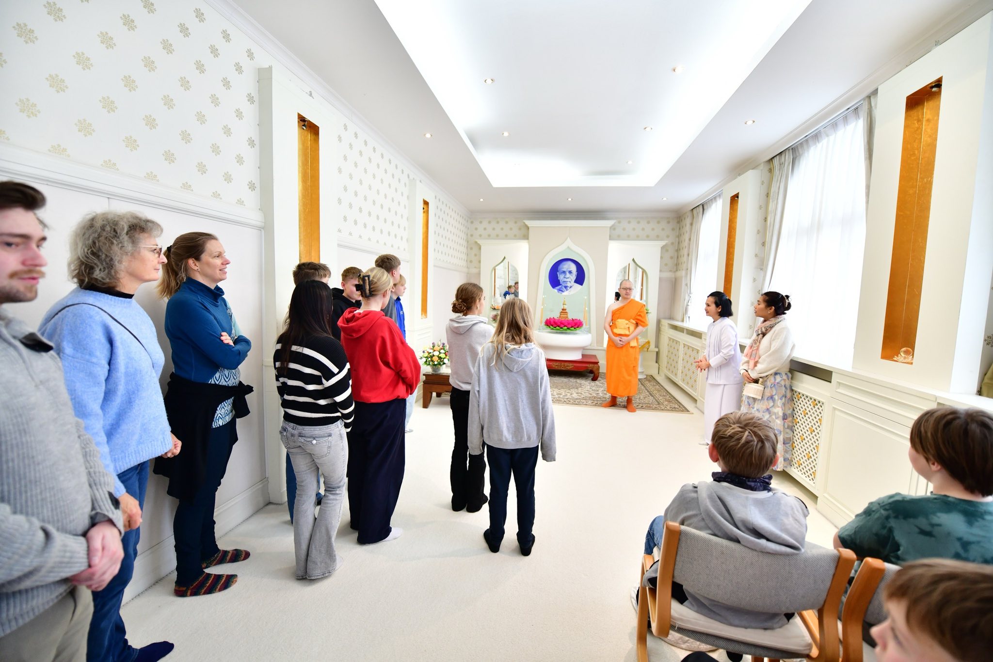 นักเรียนโรงเรียนเอกชนซอโร เรียนรู้การปฏิบัติธรรม ณ วัดพระธรรมกายคอร์ซัวร์ ลุสท์สโกว