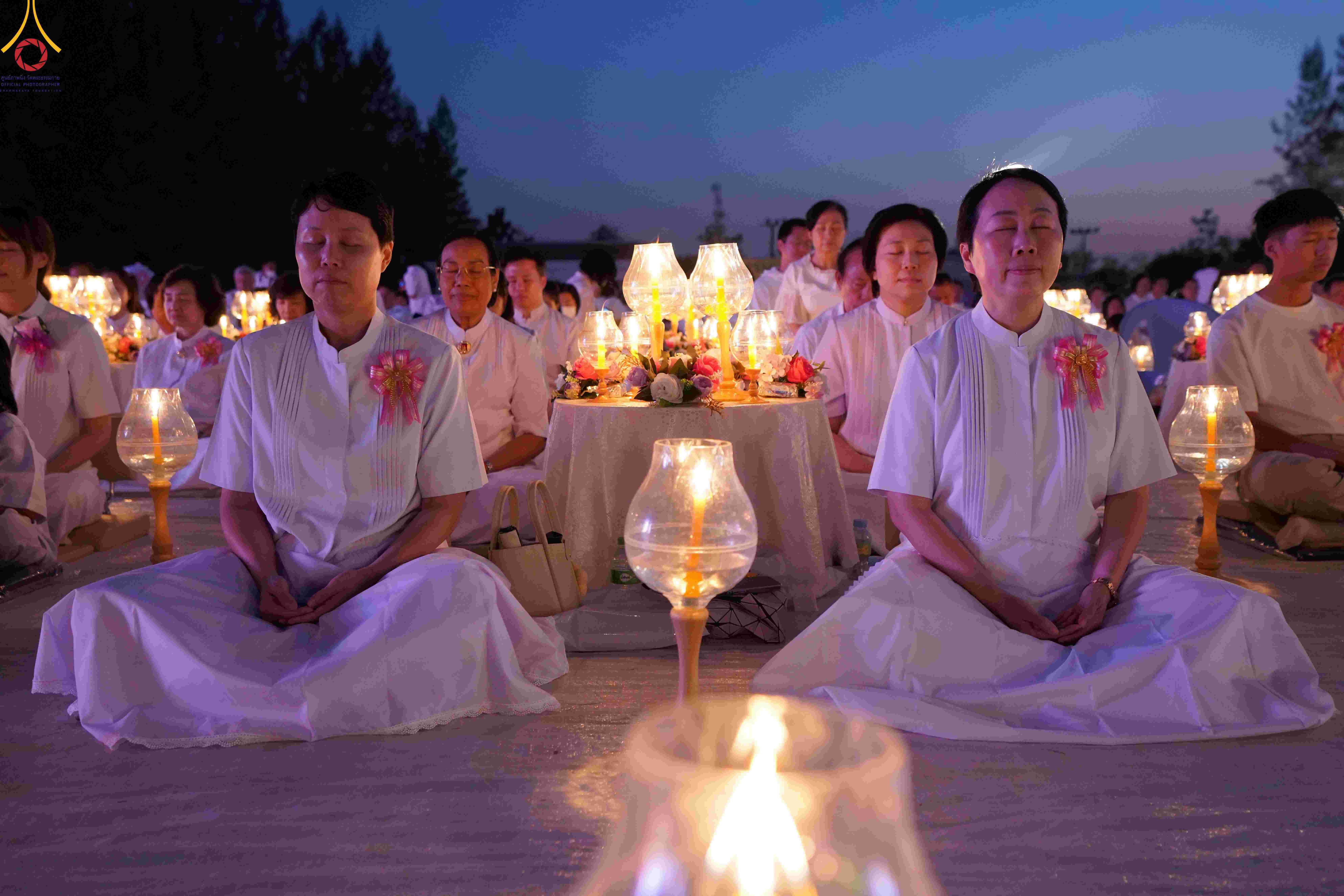 พิธีจุดประทีปบูชาธรรมพระมงคลเทพมุนี ณ อนุสรณ์สถานลำดับที่ 2 คลองบางนางแท่น จ.นครปฐม