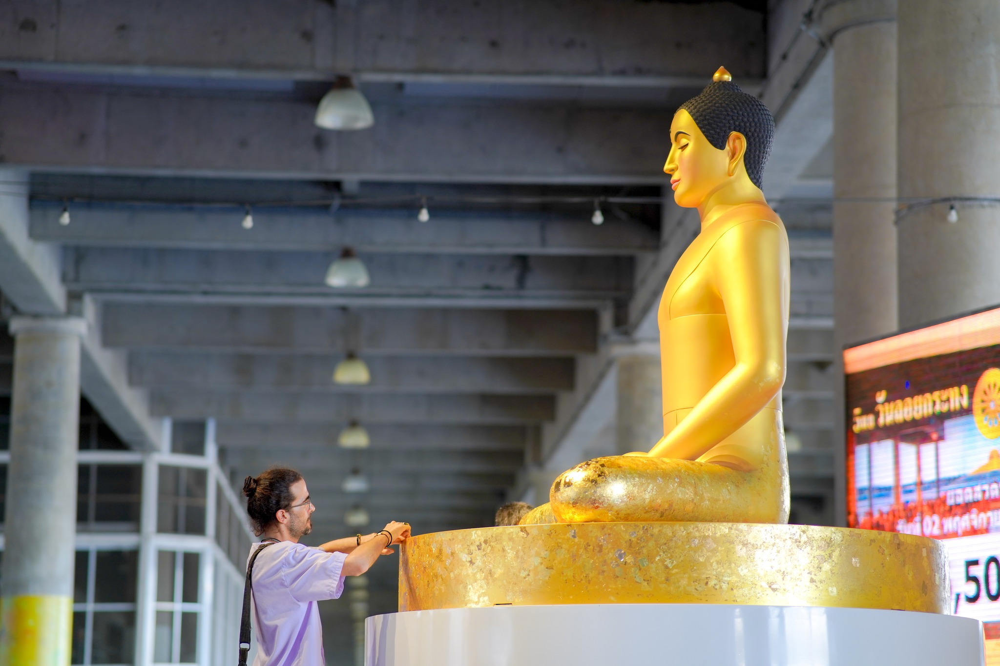 สถาปนิกชาวสเปน เดินทางมาเยี่ยมวัดพระธรรมกาย
