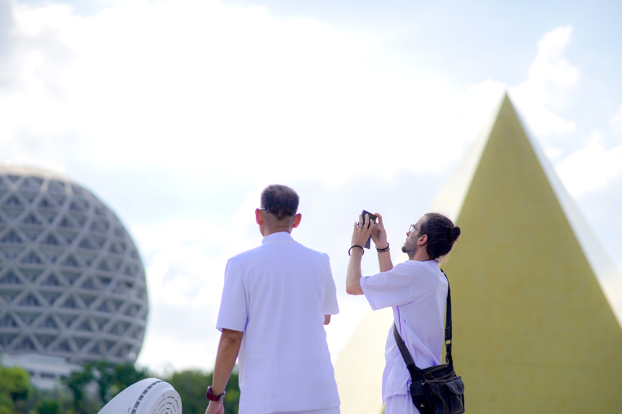 สถาปนิกชาวสเปน เดินทางมาเยี่ยมวัดพระธรรมกาย