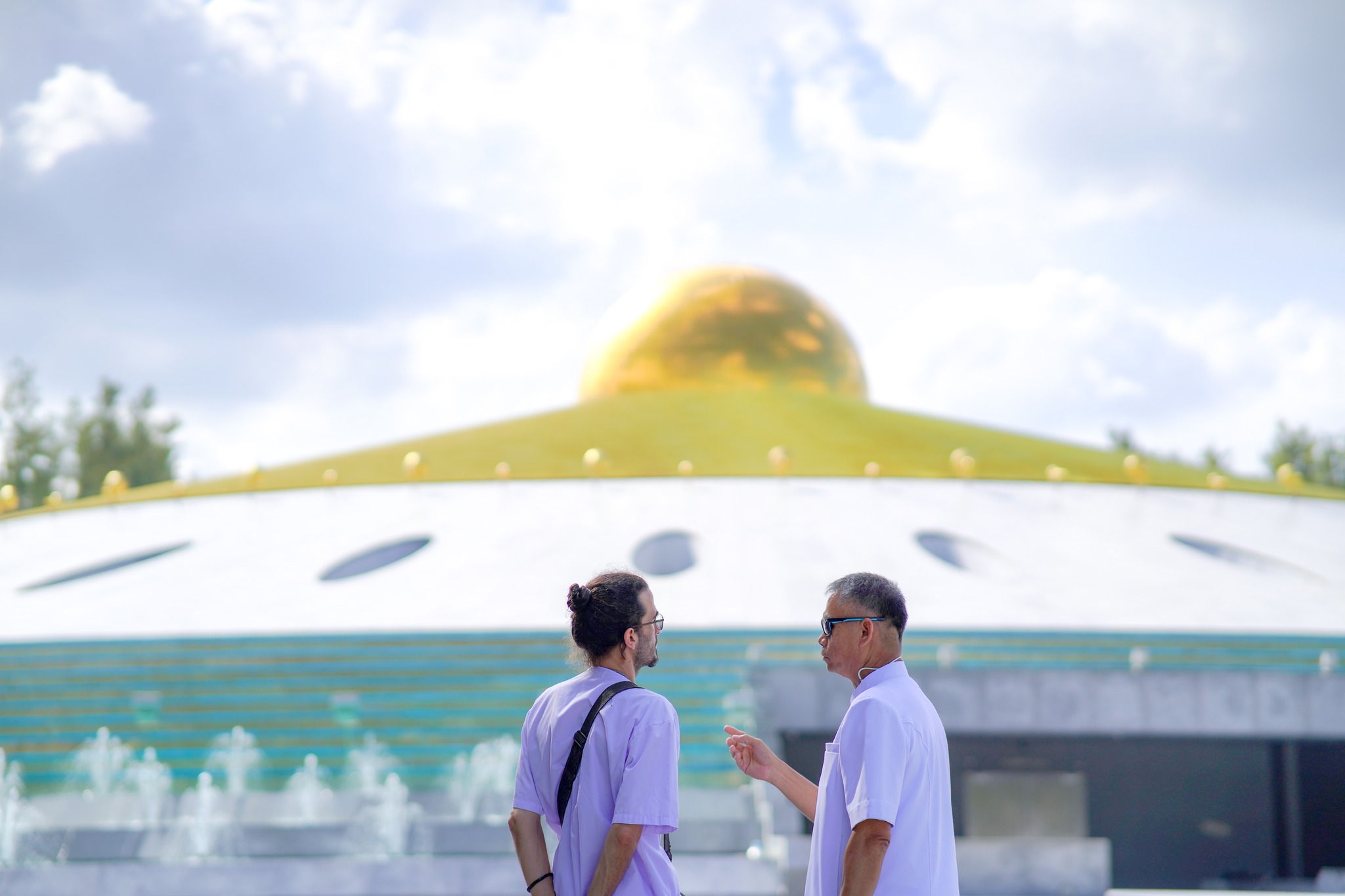 สถาปนิกชาวสเปน เดินทางมาเยี่ยมวัดพระธรรมกาย
