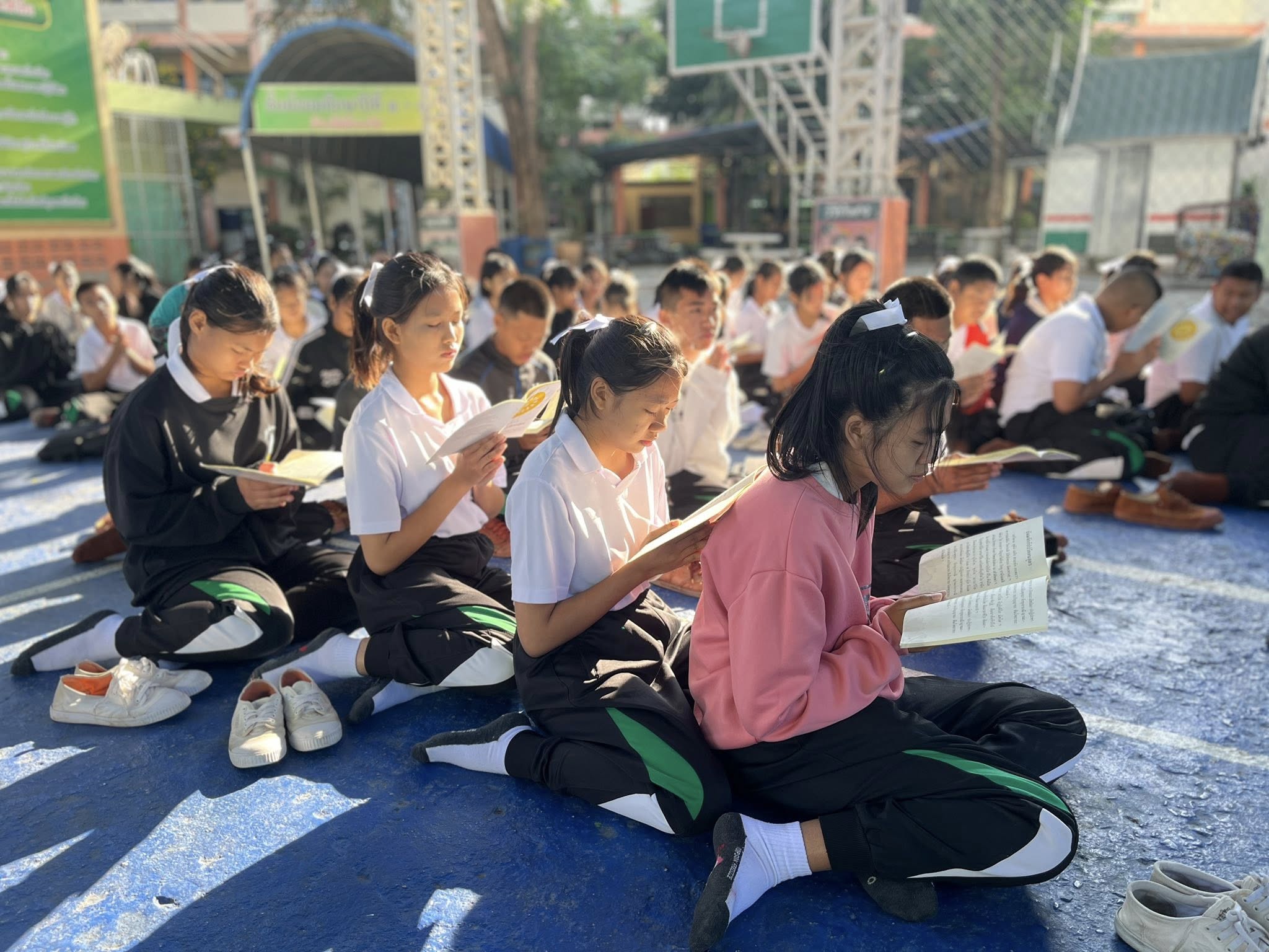 โรงเรียนเทศบาล 1 บ้านโคกสำโรง จัดกิจกรรมสวดธัมมจักกัปปวัตตนสูตร