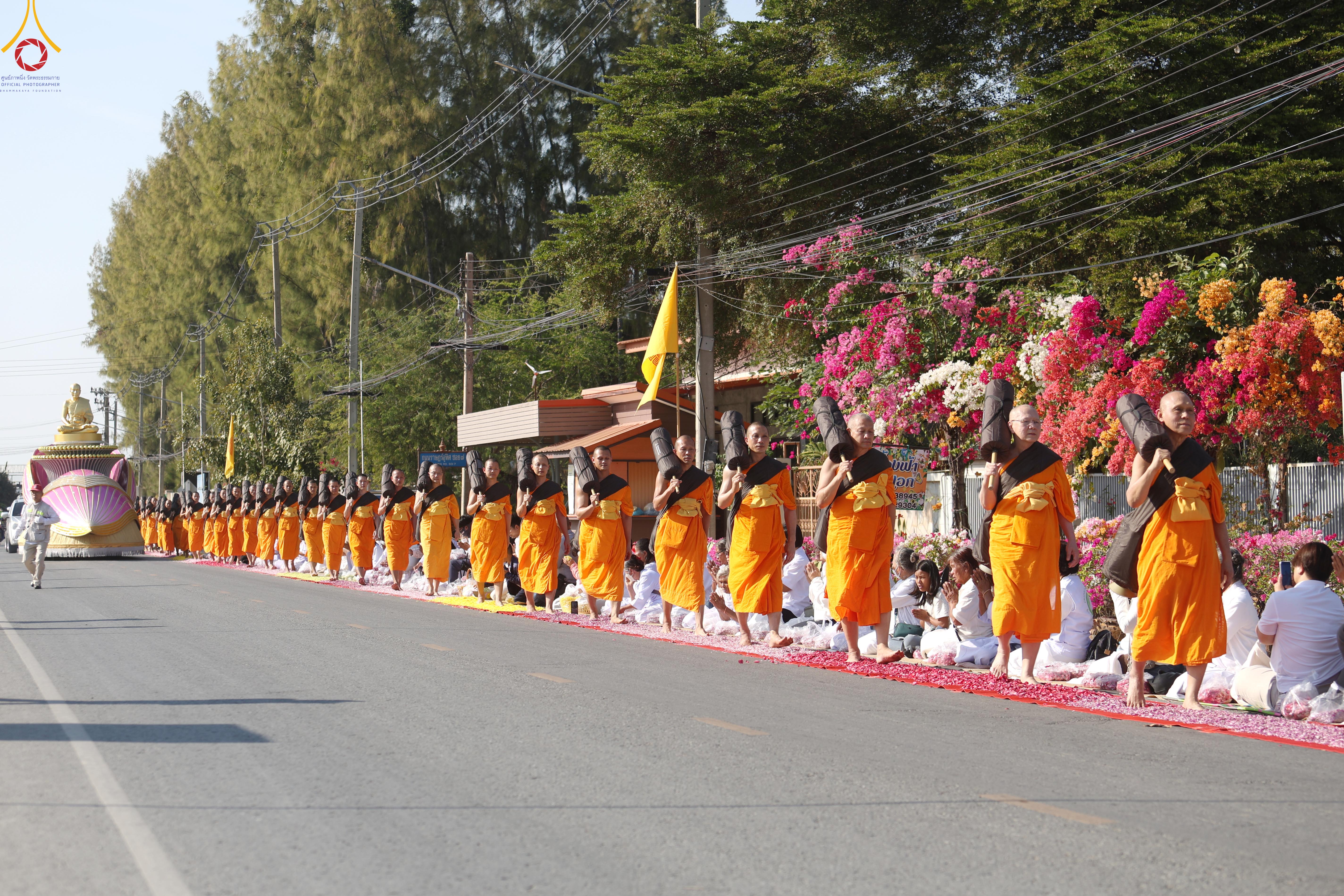 พิธีต้อนรับพระธรรมยาตรา ณ โลตัสแลนด์ – วัดสองพี่น้อง จ.สุพรรณบุรี