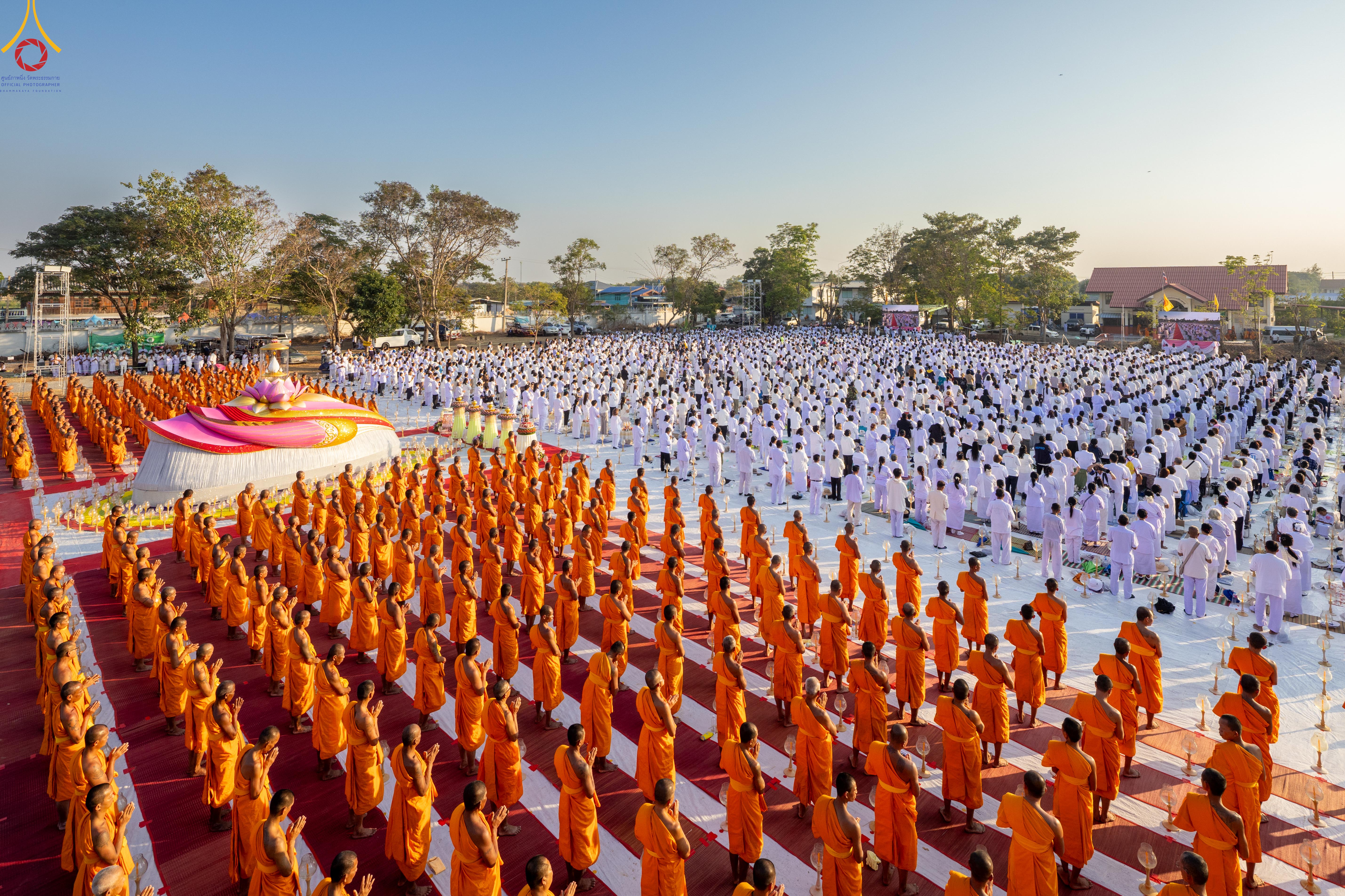 พิธีจุดประทีปบูชาถวายเป็นพุทธบูชา ณ อนุสรณ์ลำดับที่ 3 วัดสองพี่น้อง จังหวัดสุพรรณบุรี