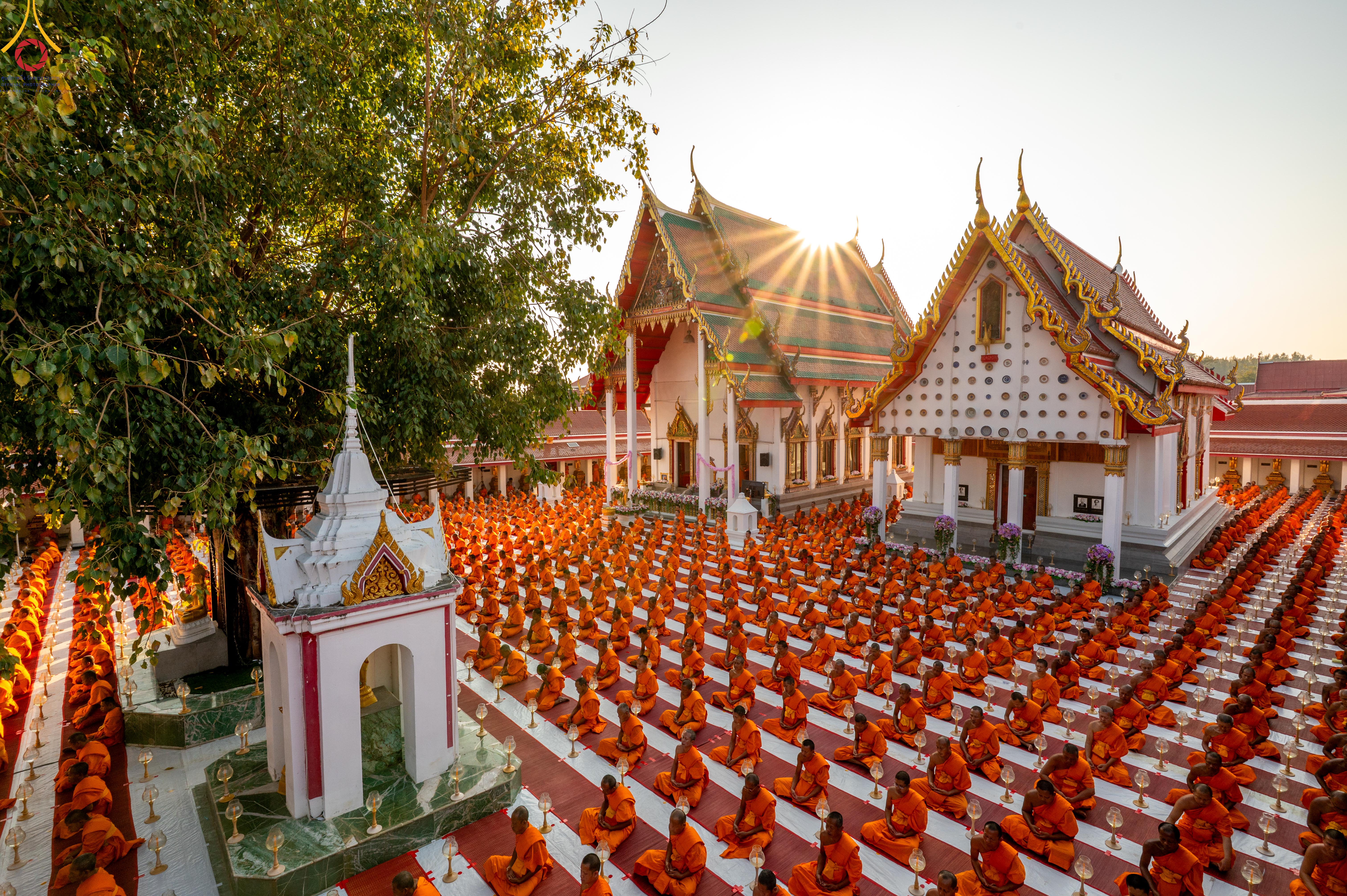 พิธีจุดประทีปบูชาถวายเป็นพุทธบูชา ณ อนุสรณ์ลำดับที่ 3 วัดสองพี่น้อง จังหวัดสุพรรณบุรี