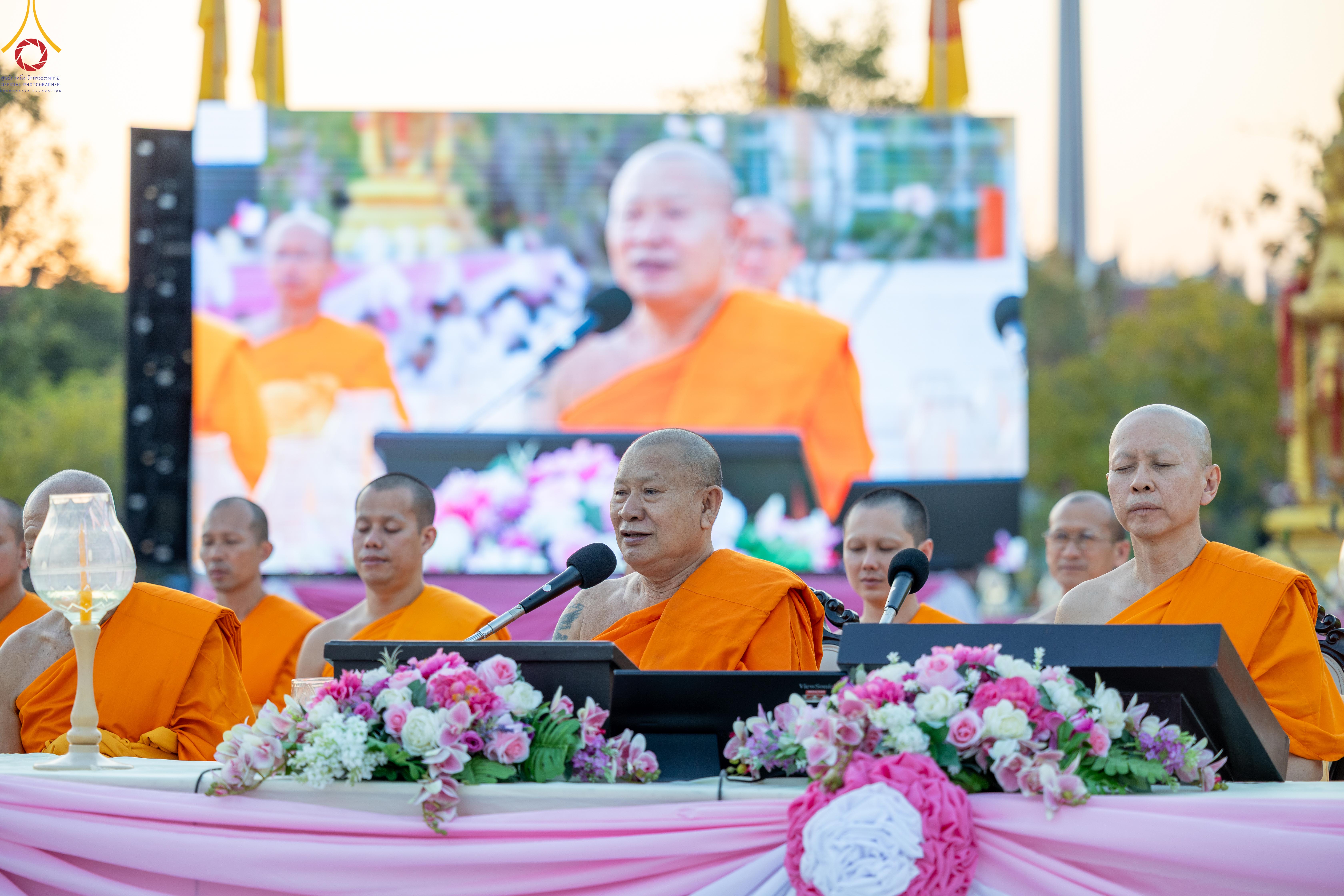 พิธีจุดประทีปบูชาถวายเป็นพุทธบูชา ณ อนุสรณ์ลำดับที่ 3 วัดสองพี่น้อง จังหวัดสุพรรณบุรี