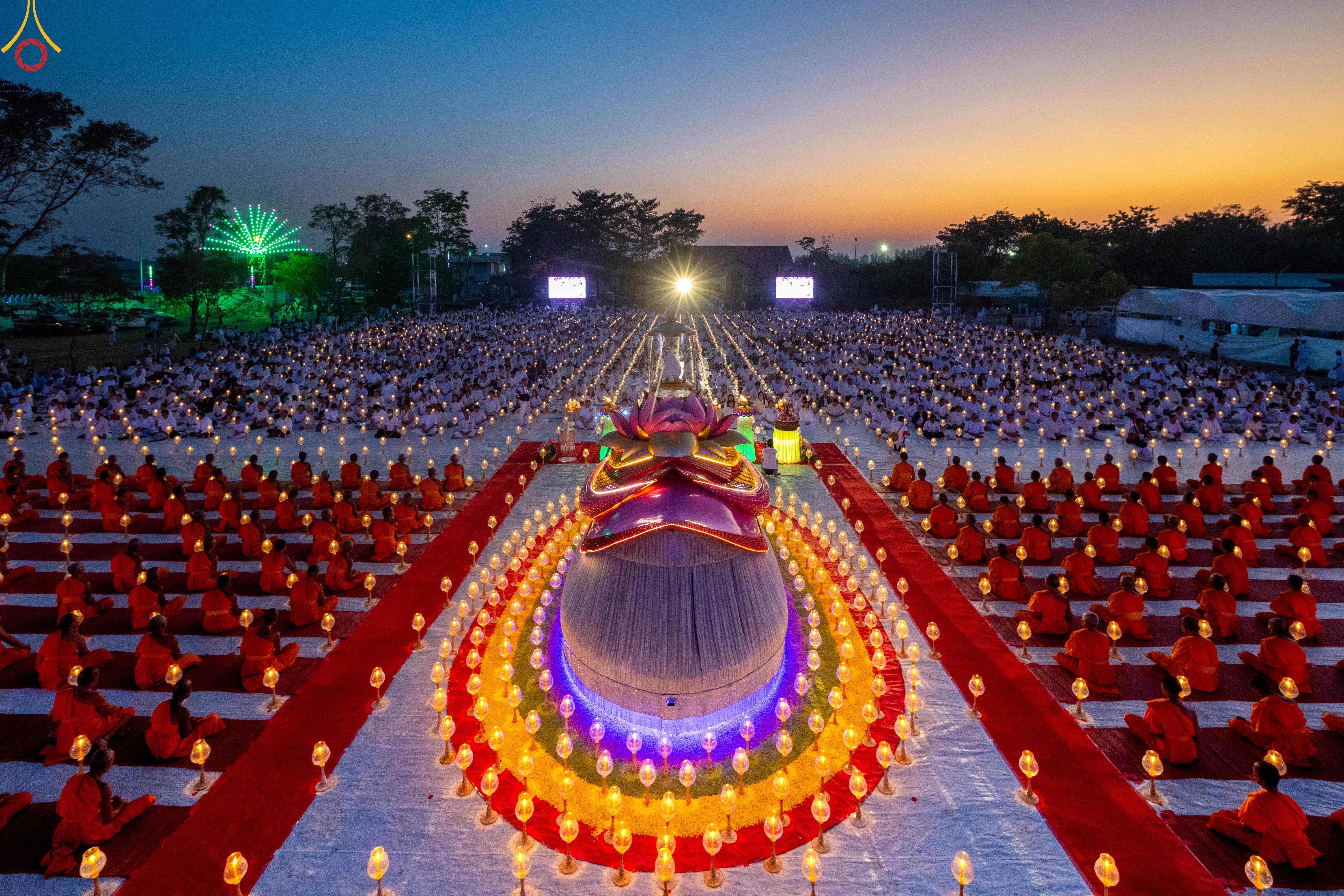 พิธีจุดประทีปบูชาถวายเป็นพุทธบูชา ณ อนุสรณ์ลำดับที่ 3 วัดสองพี่น้อง จังหวัดสุพรรณบุรี