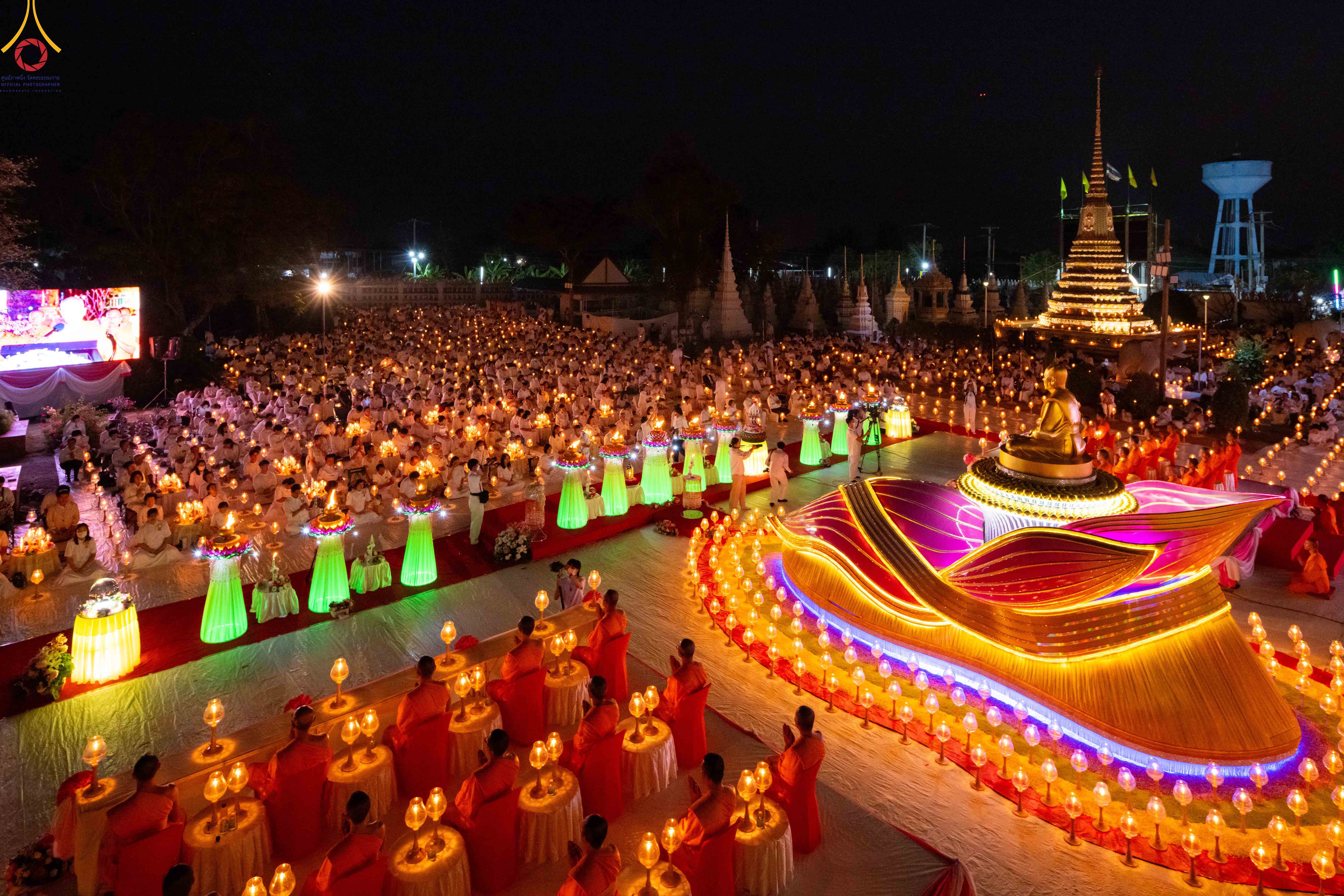 พิธีจุดประทีปบูชาถวายเป็นพุทธบูชา ณ อนุสรณ์ลำดับที่ 3 วัดสองพี่น้อง จังหวัดสุพรรณบุรี