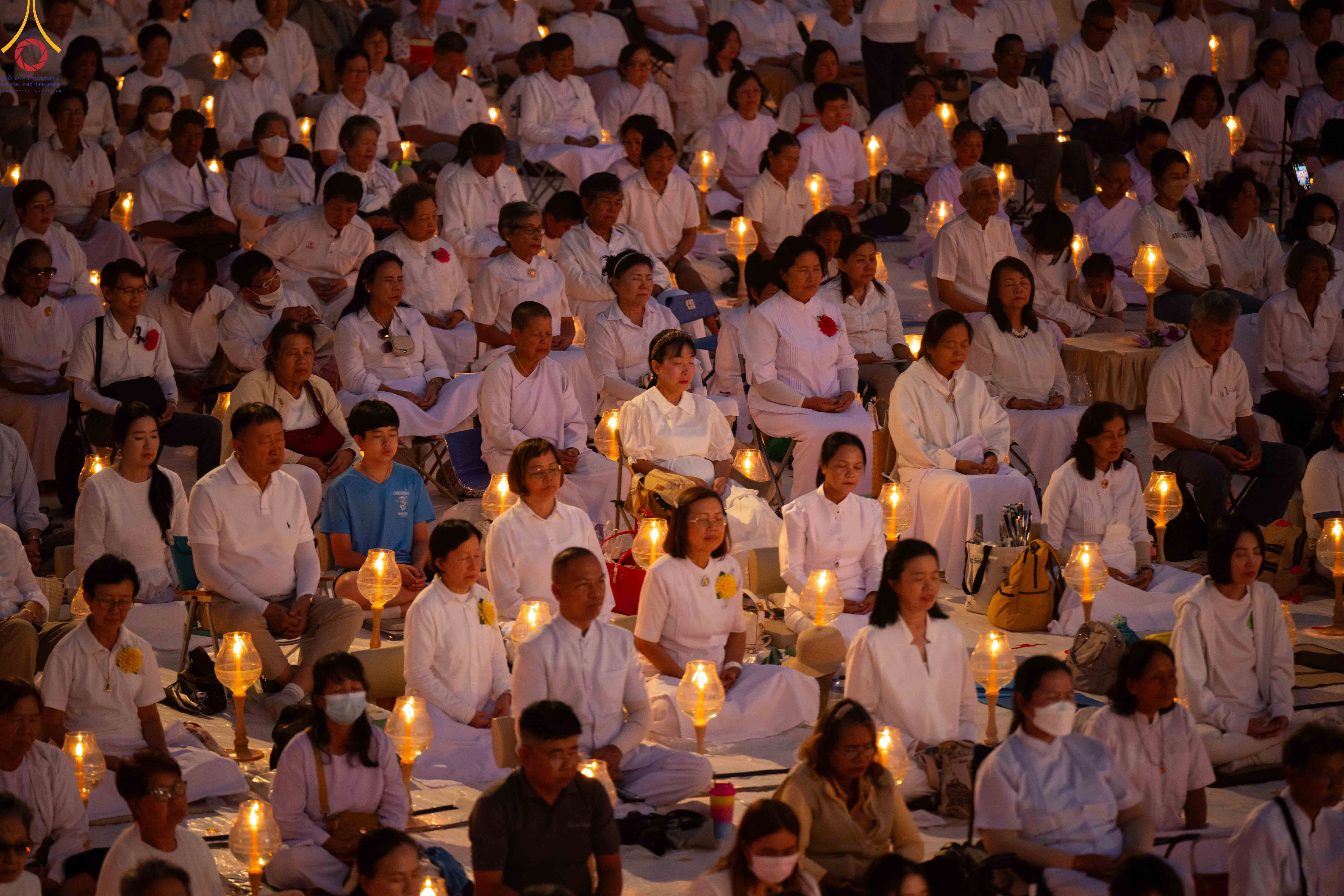 พิธีจุดประทีปบูชาถวายเป็นพุทธบูชา ณ อนุสรณ์ลำดับที่ 3 วัดสองพี่น้อง จังหวัดสุพรรณบุรี