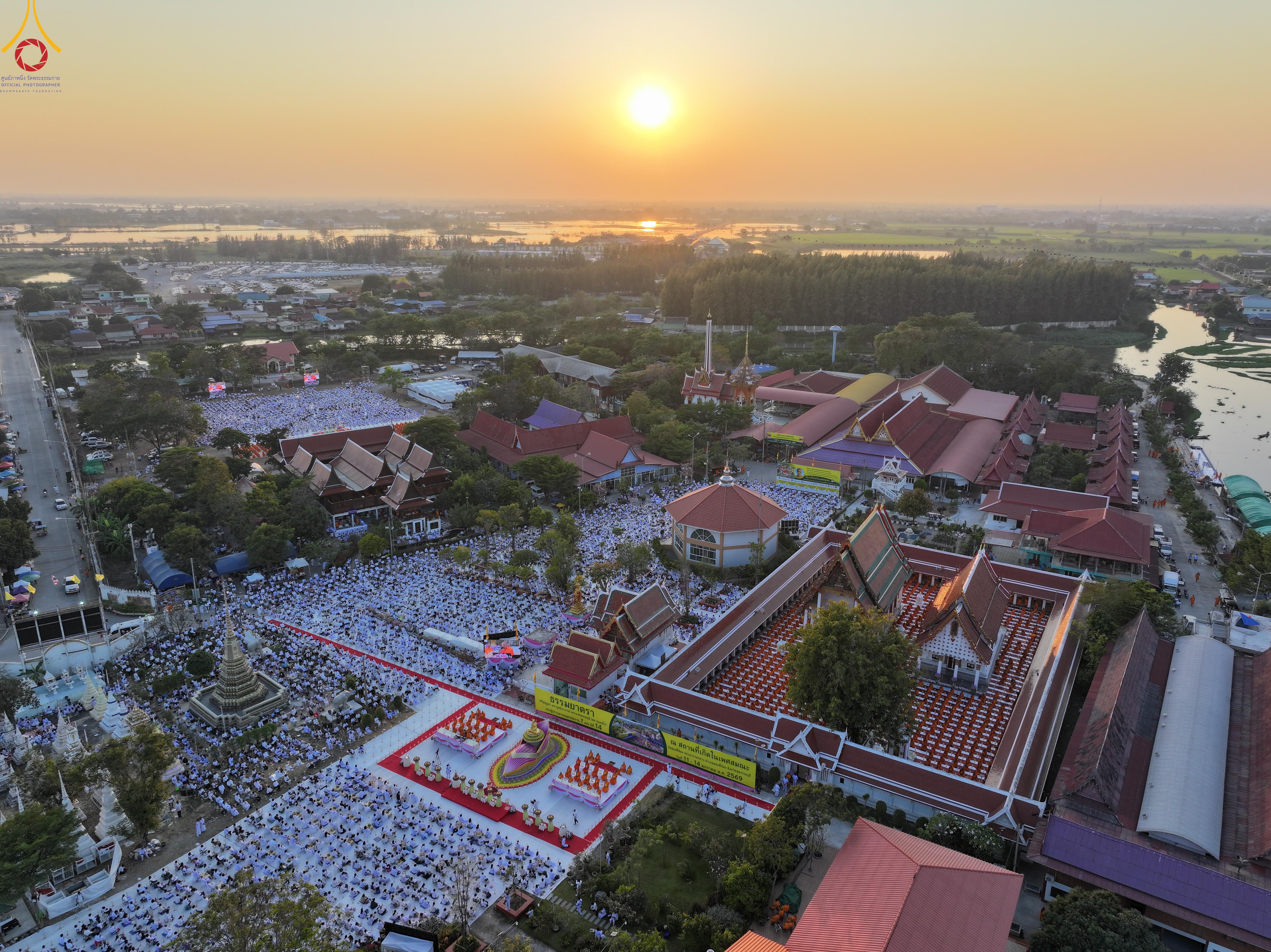 พิธีจุดประทีปบูชาถวายเป็นพุทธบูชา ณ อนุสรณ์ลำดับที่ 3 วัดสองพี่น้อง จังหวัดสุพรรณบุรี