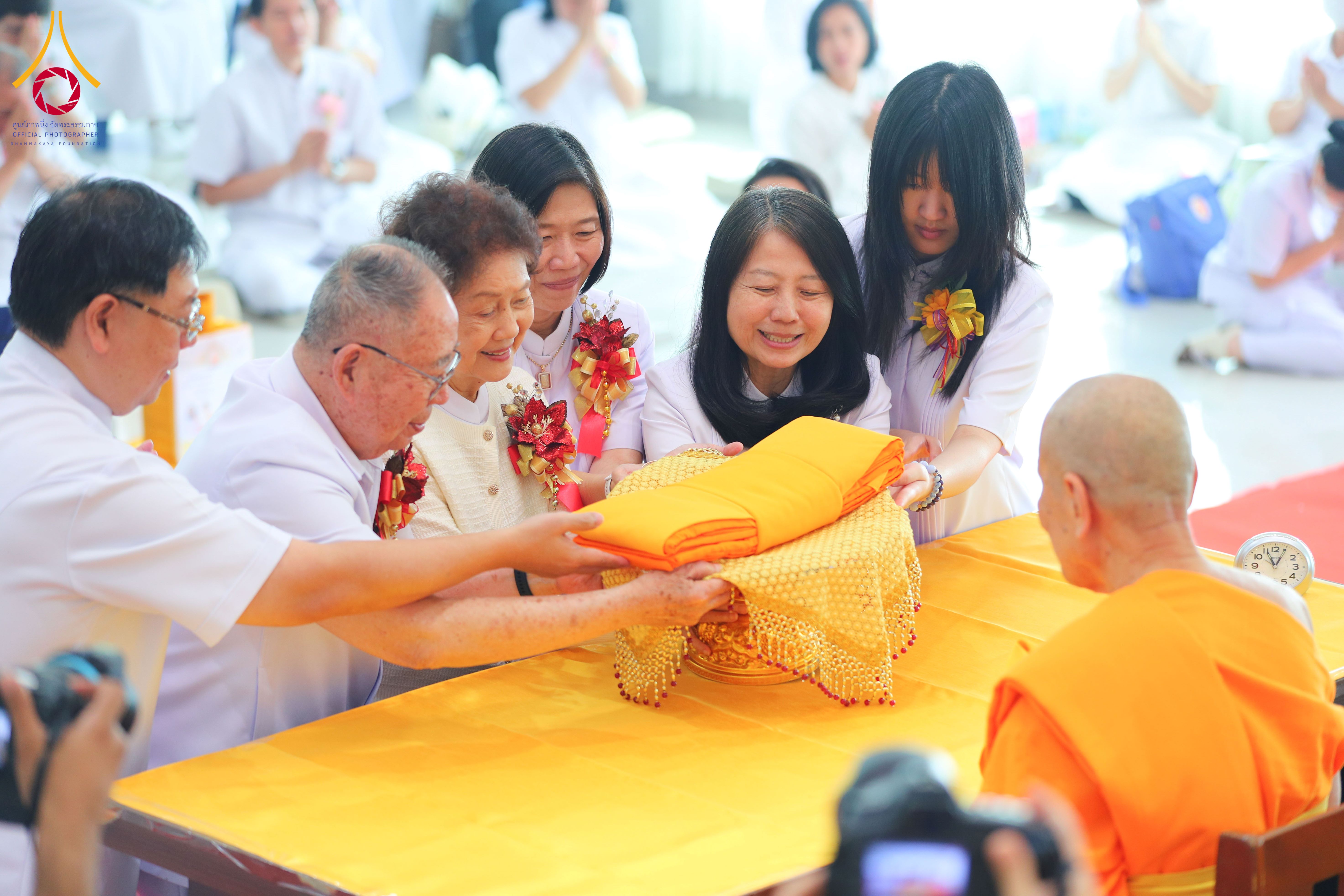 พิธีบรรจุพระบรมสารีริกธาตุ ภายในพระเกตุองค์พระประธาน "พระธรรมกาย" ณ ศูนย์ปฏิบัติธรรมพระมงคลเทพมุนี จ.สุพรรณบุรี