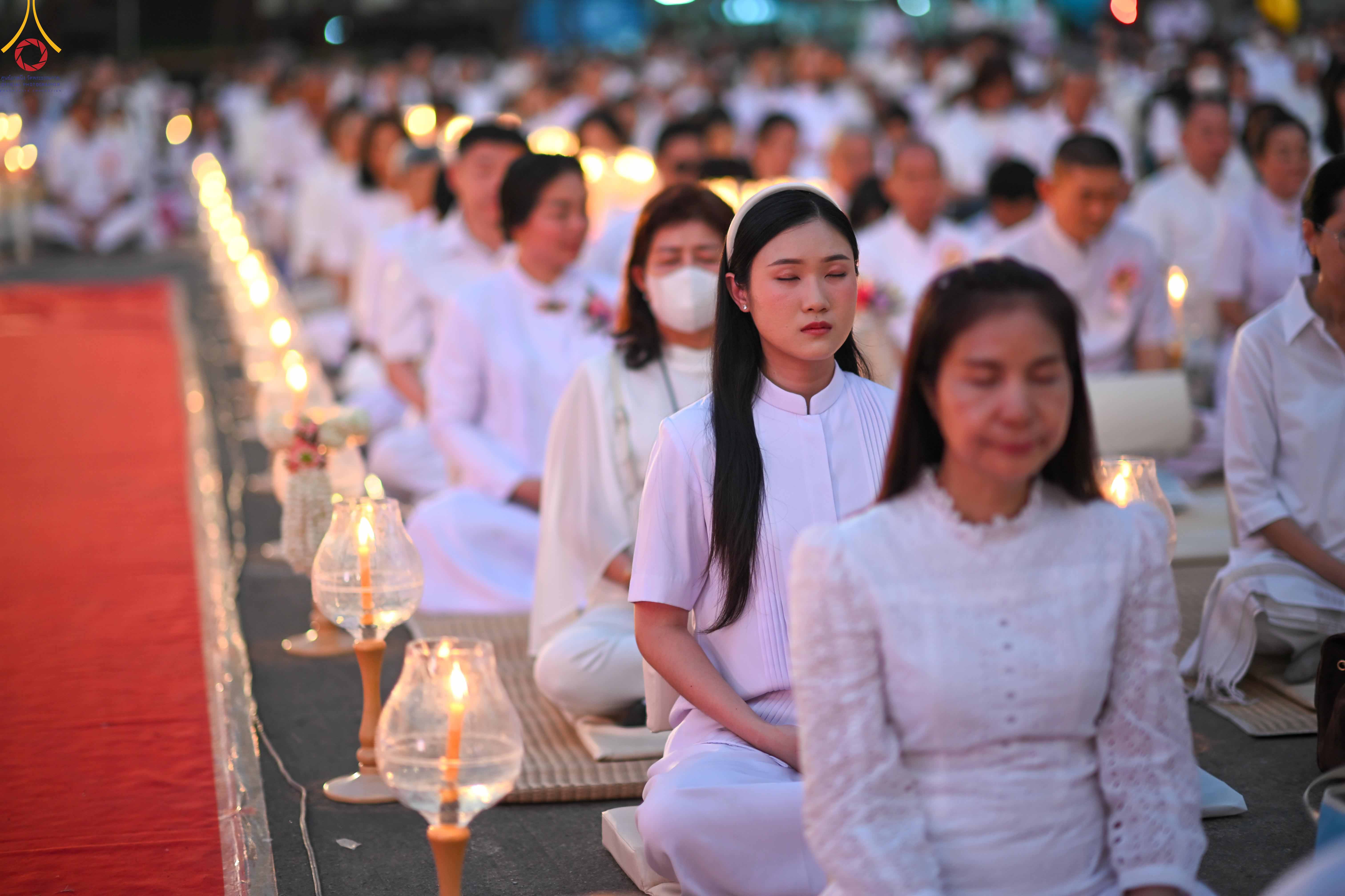 พิธีจุดประทีปบูชาธรรมพระมงคลเทพมุนี (สด จนฺทสโร) พระผู้ปราบมาร ณ วัดโบสถ์บน จังหวัดนนทบุรี
