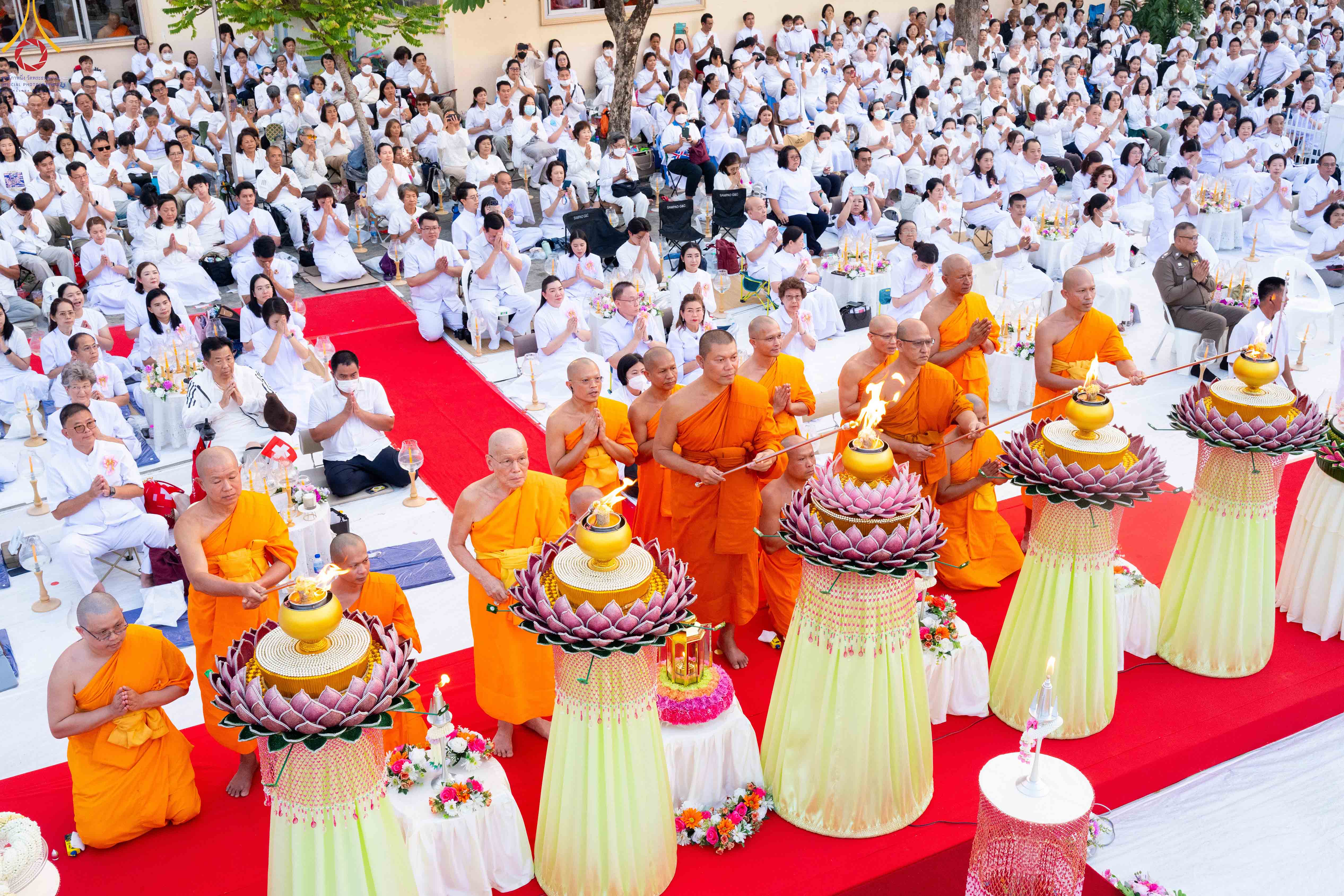 พิธีจุดประทีปบูชาธรรมพระมงคลเทพมุนี (สด จนฺทสโร) พระผู้ปราบมาร ณ วัดโบสถ์บน จังหวัดนนทบุรี