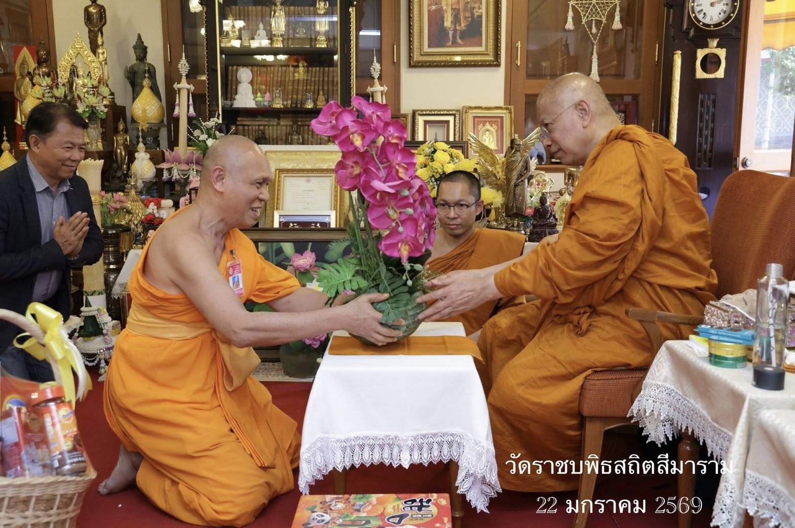 เลขานุการสมเด็จพระสังฆราช รับถวายมุทิตาสักการะจากเจ้าอาวาสวัดพระธรรมกาย