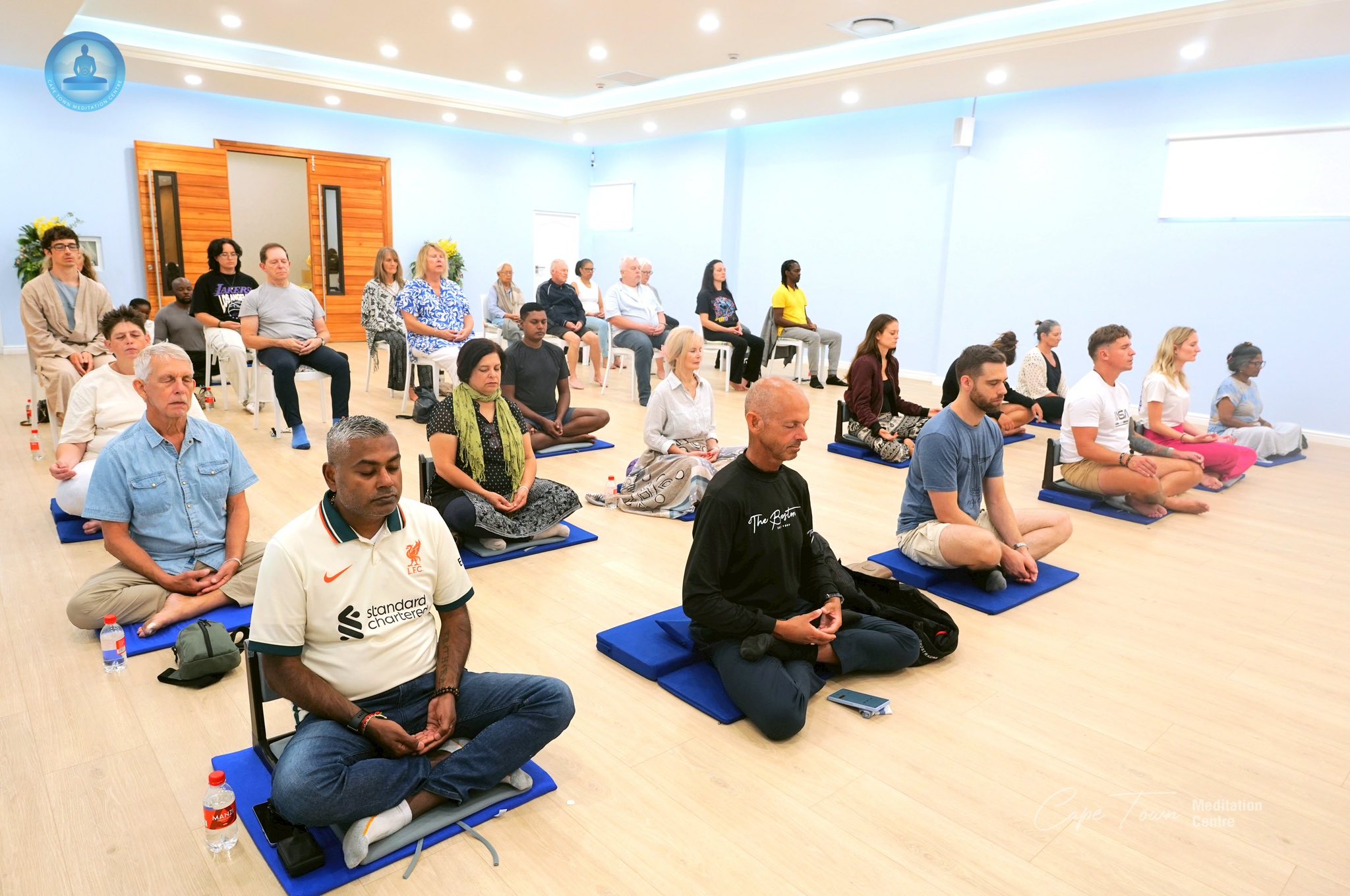 วัดพุทธเคปทาวน์ จัดปฏิบัติธรรมและสอนสมาธิแก่ชาวท้องถิ่น