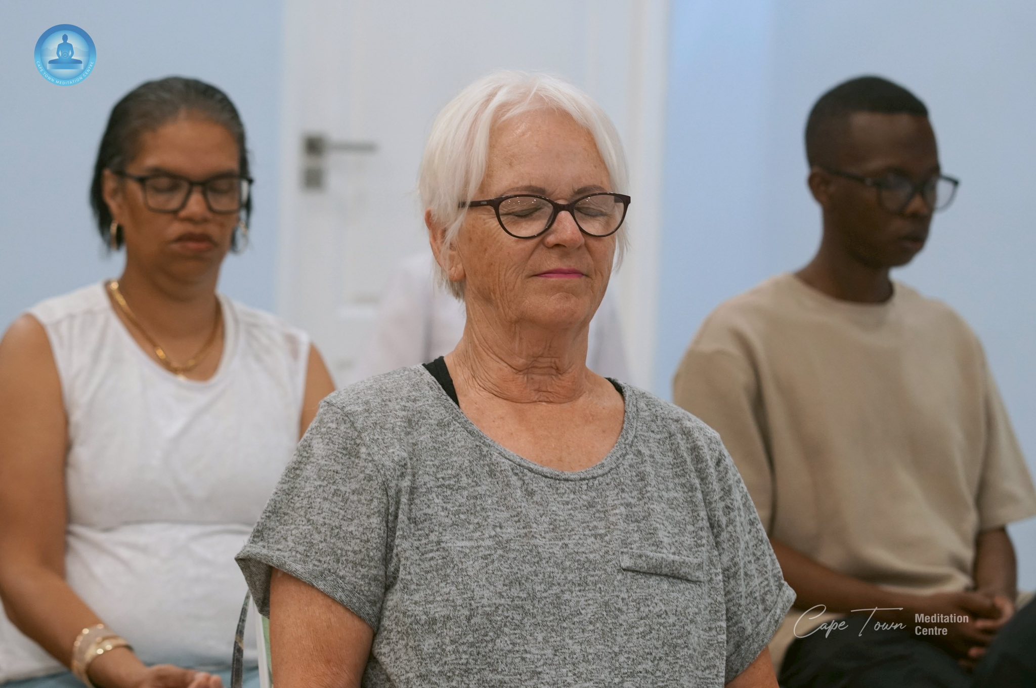 วัดพุทธเคปทาวน์ จัดปฏิบัติธรรมและสอนสมาธิแก่ชาวท้องถิ่น