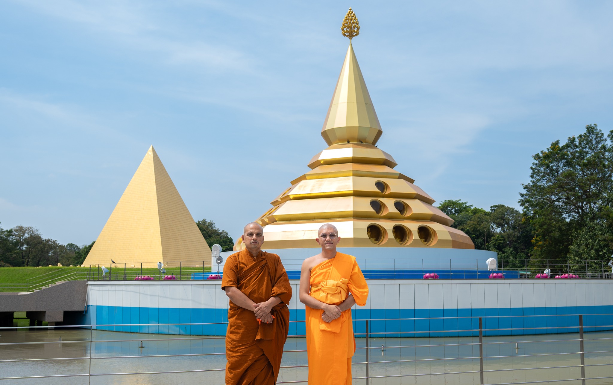 พระอาจารย์จากประเทศศรีลังกา เดินทางมาเยี่ยมชมวัดพระธรรมกาย
