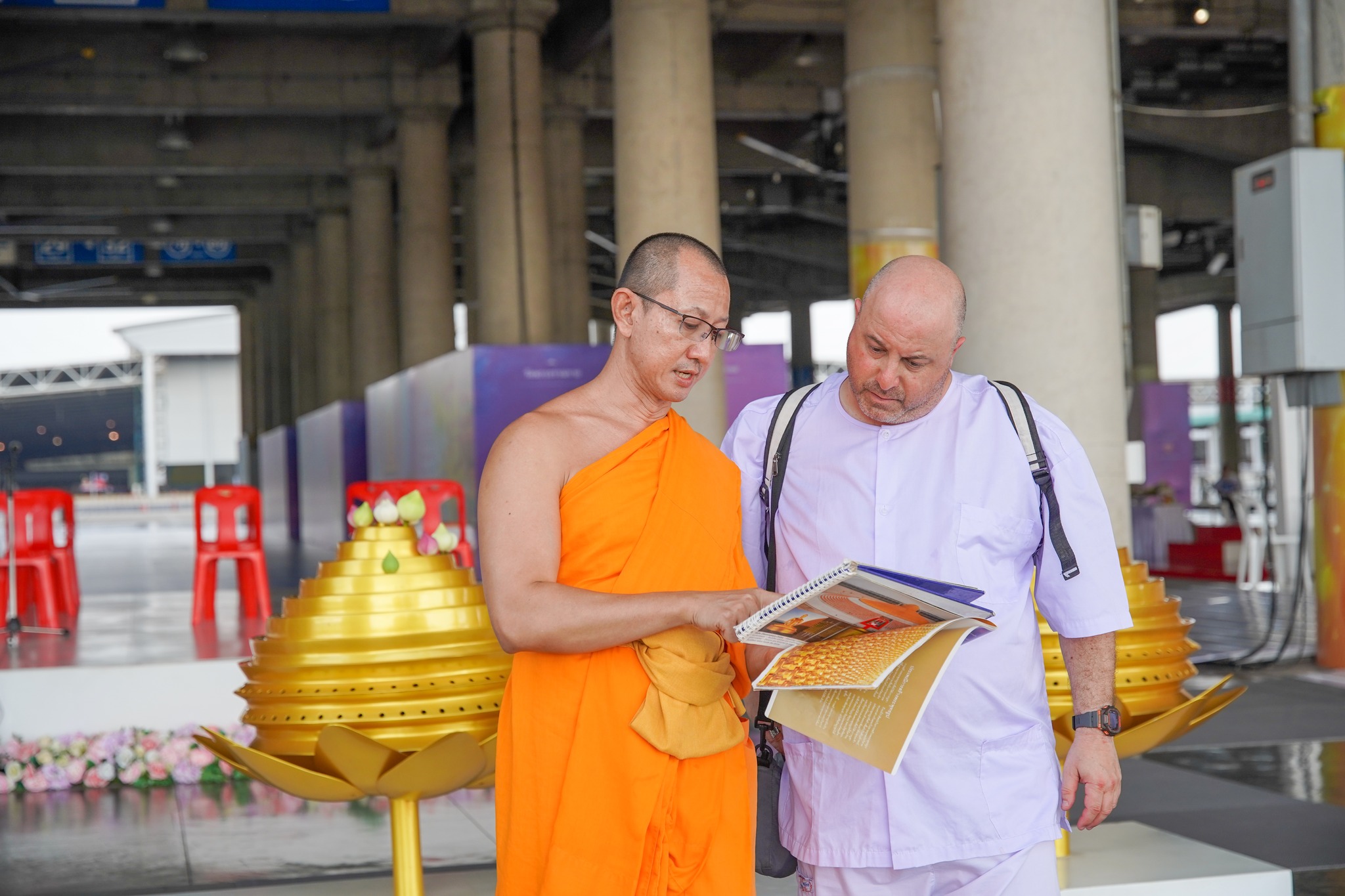 ชาวนิวซีแลนด์ เดินทางมาเยี่ยมชมวัดพระธรรมกาย