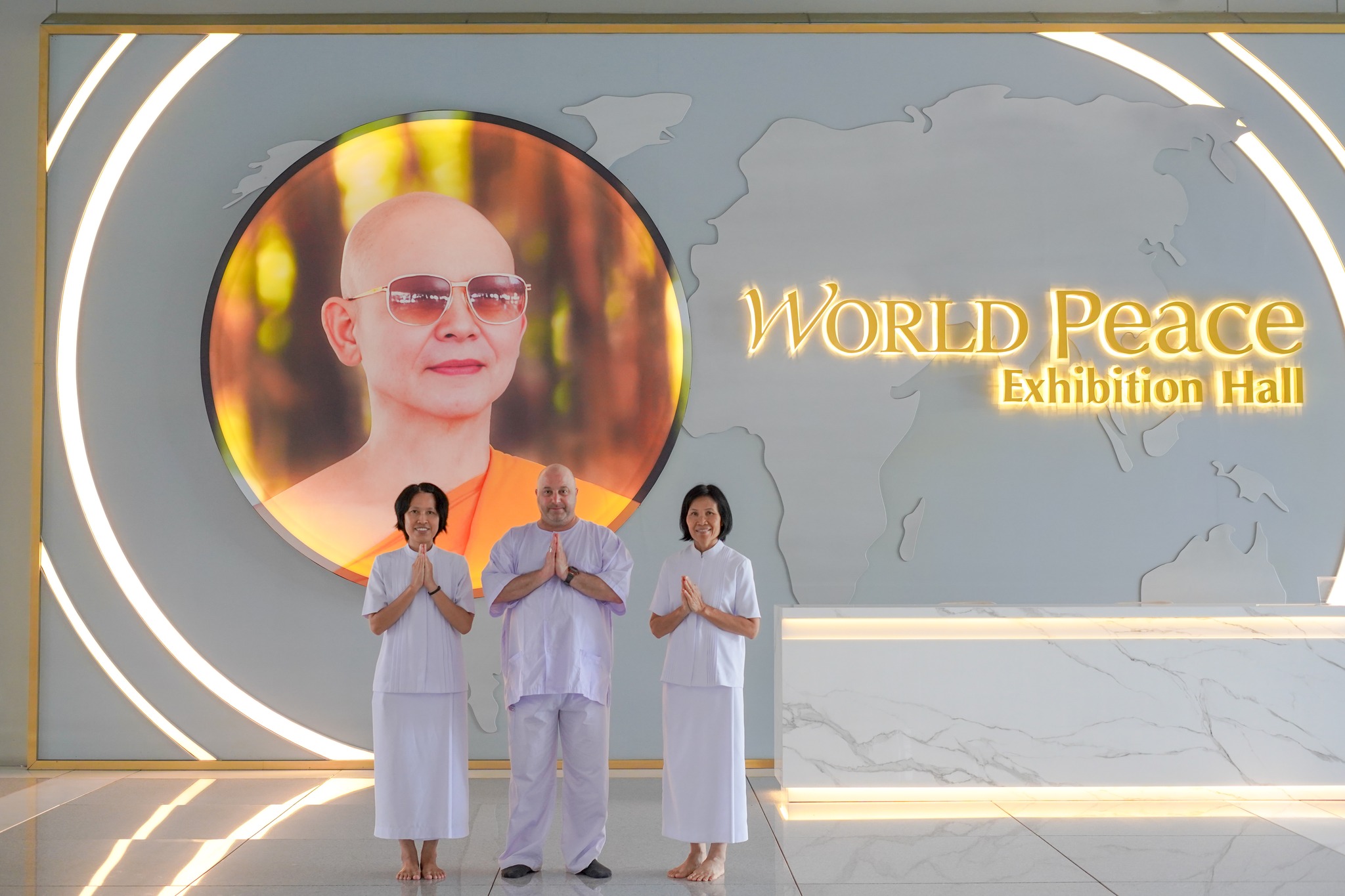 ชาวนิวซีแลนด์ เดินทางมาเยี่ยมชมวัดพระธรรมกาย