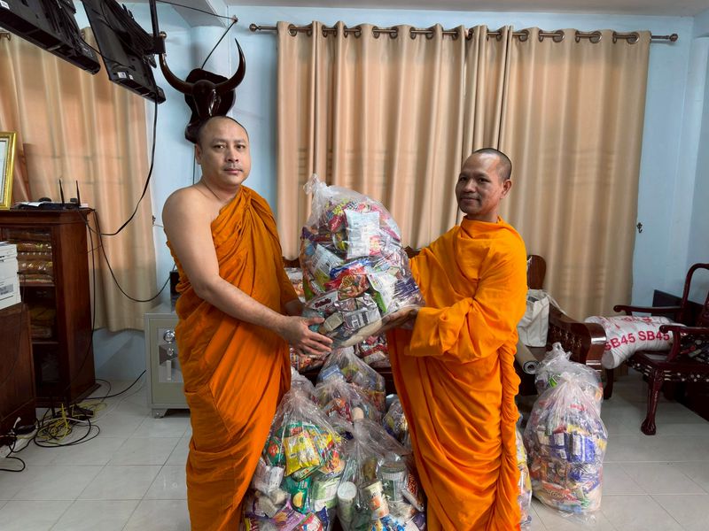 โครงการธรรมยาตรา ปีที่ 14 ส่งมอบอาหารตักบาตรแก่เครือข่าย บวร จ.นครปฐม 29 แห่ง