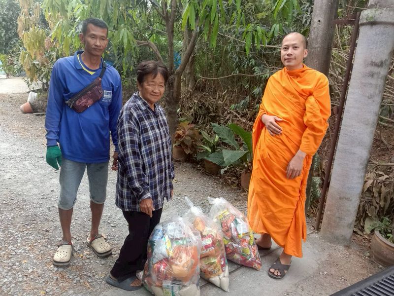 โครงการธรรมยาตรา ปีที่ 14 ส่งมอบอาหารตักบาตรแก่เครือข่าย บวร จ.นครปฐม 29 แห่ง