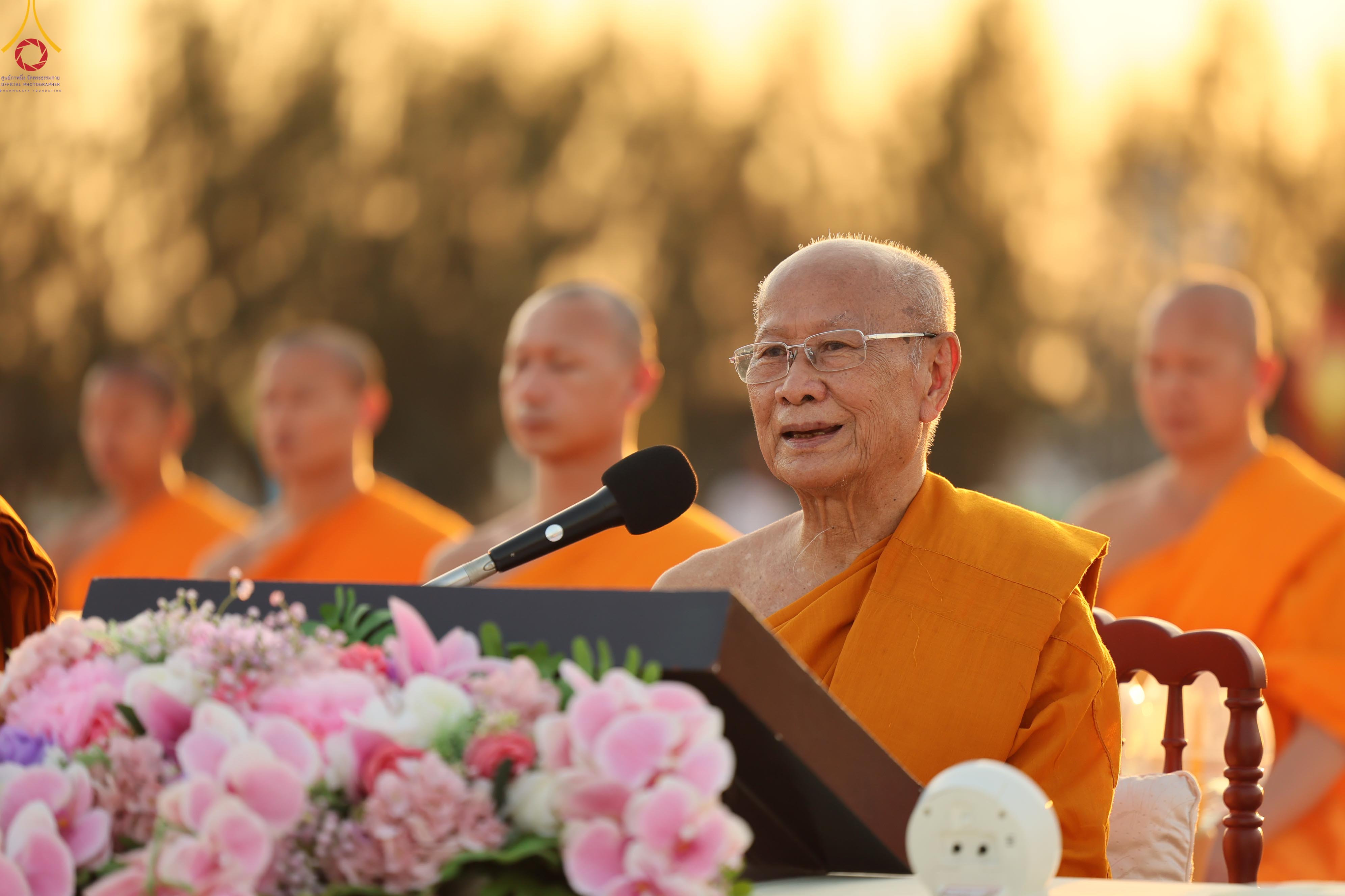 ธีจุดประทีป ณ อนุสรณ์สถานบางปลา จ.นครปฐม สถานที่เผยแผ่วิชชาธรรมกายครั้งแรก