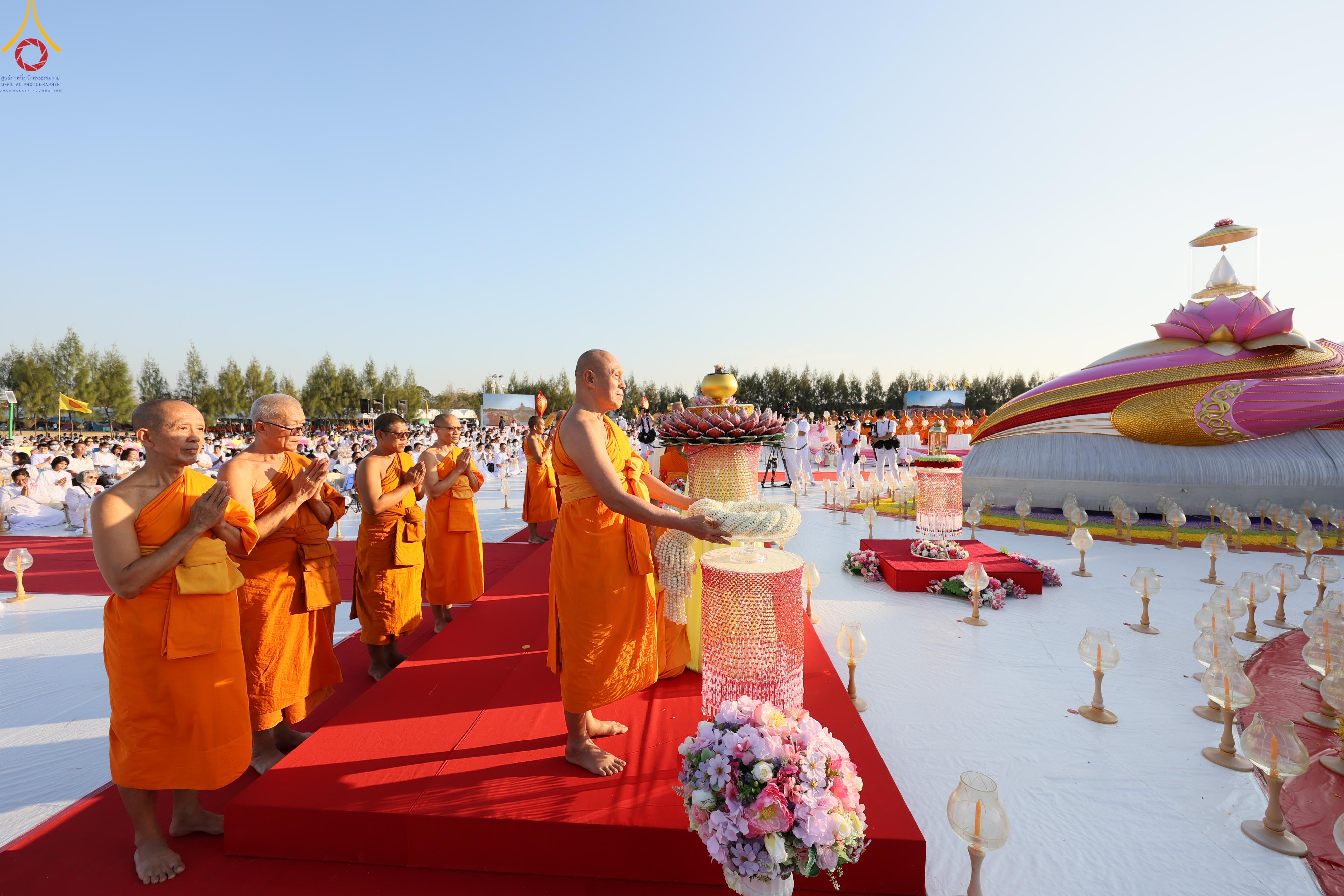 ธีจุดประทีป ณ อนุสรณ์สถานบางปลา จ.นครปฐม สถานที่เผยแผ่วิชชาธรรมกายครั้งแรก