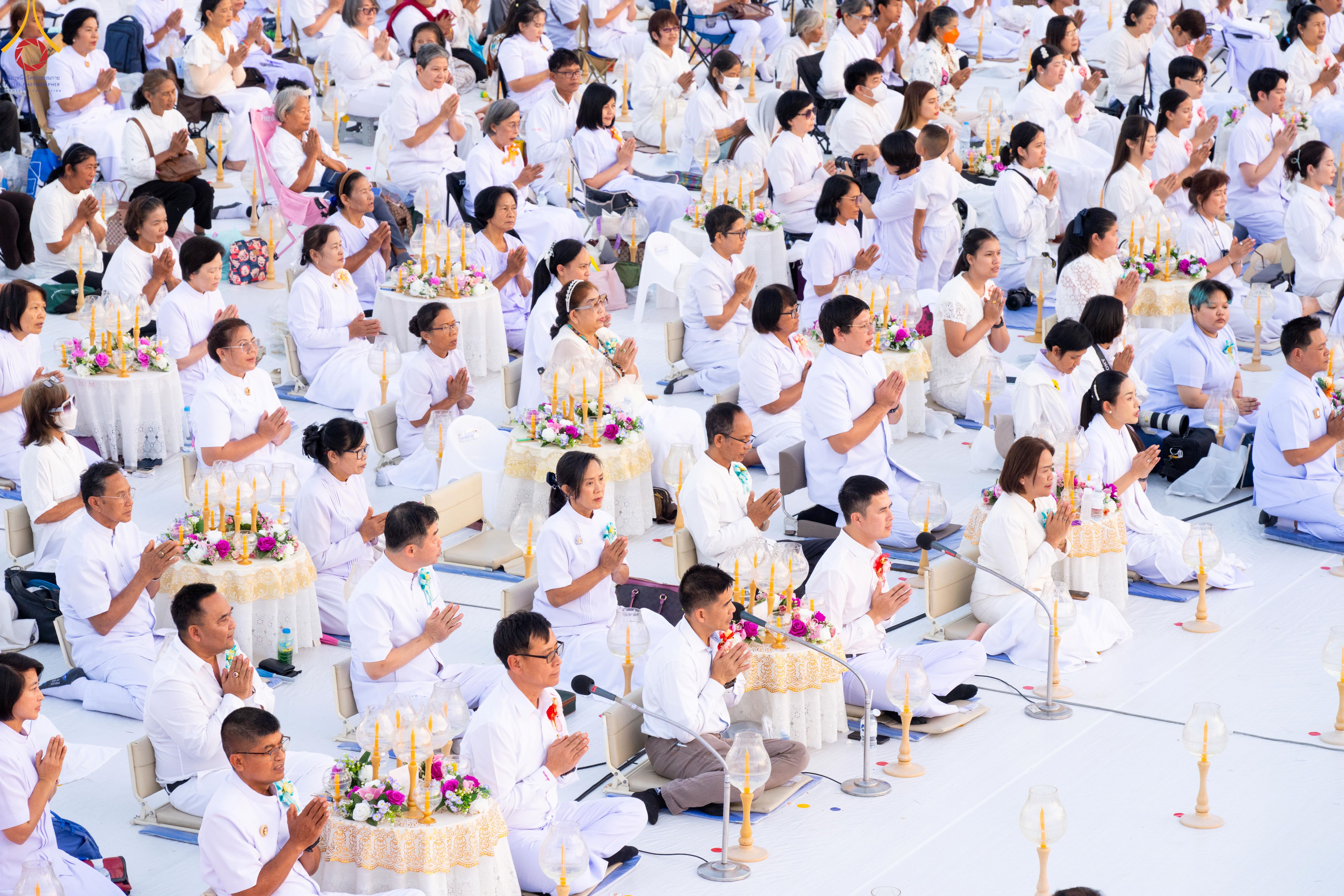 ธีจุดประทีป ณ อนุสรณ์สถานบางปลา จ.นครปฐม สถานที่เผยแผ่วิชชาธรรมกายครั้งแรก