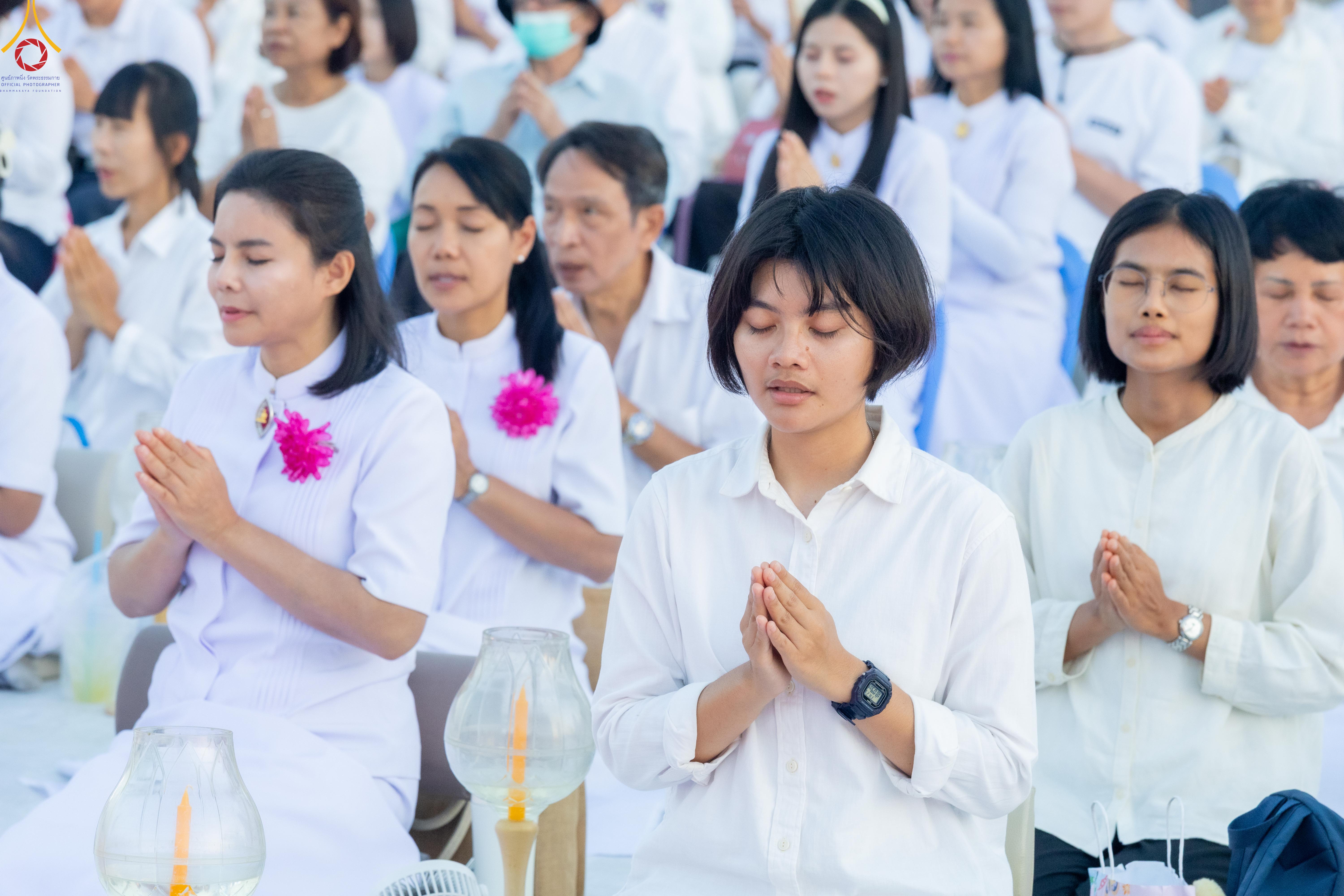 ธีจุดประทีป ณ อนุสรณ์สถานบางปลา จ.นครปฐม สถานที่เผยแผ่วิชชาธรรมกายครั้งแรก
