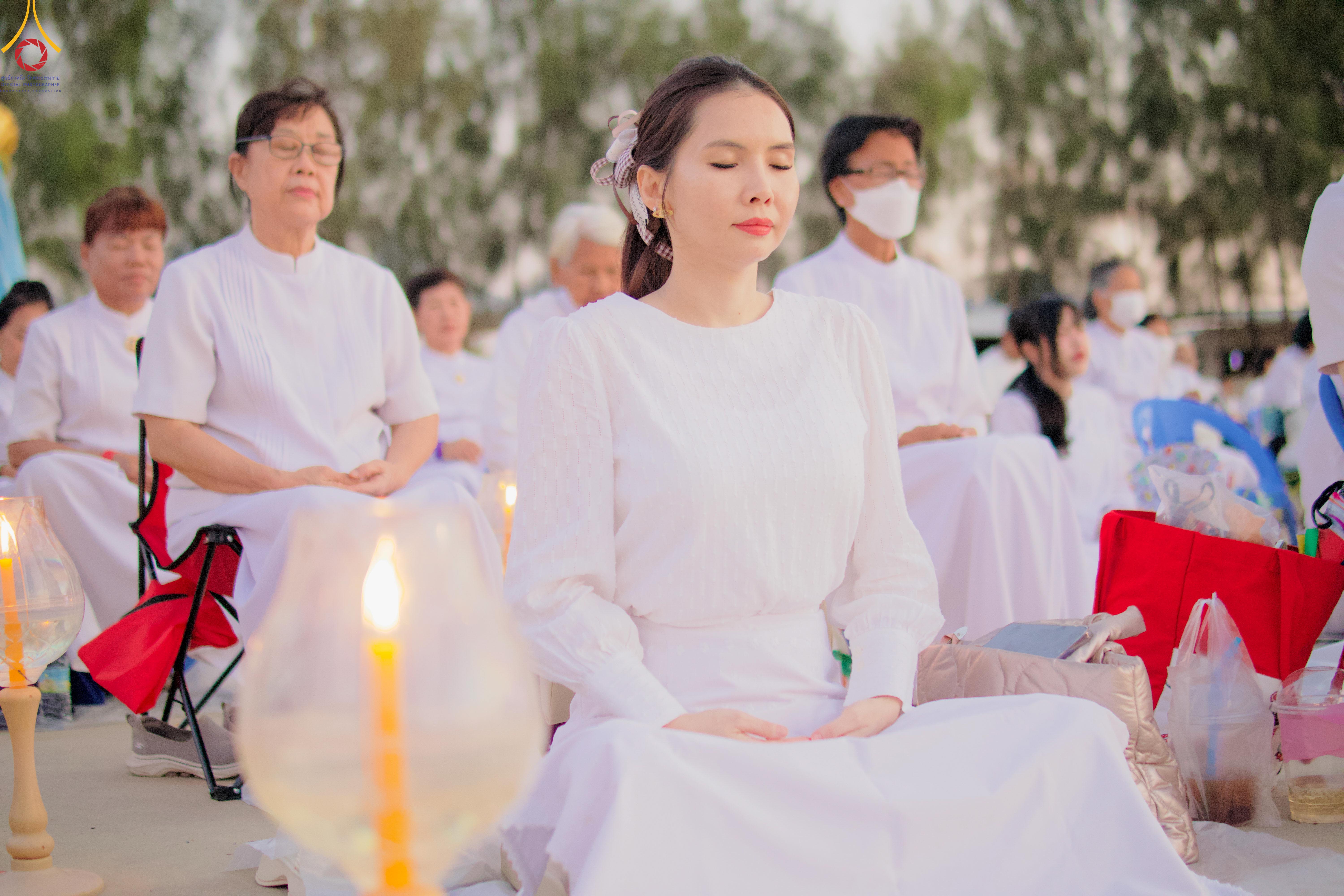 ธีจุดประทีป ณ อนุสรณ์สถานบางปลา จ.นครปฐม สถานที่เผยแผ่วิชชาธรรมกายครั้งแรก