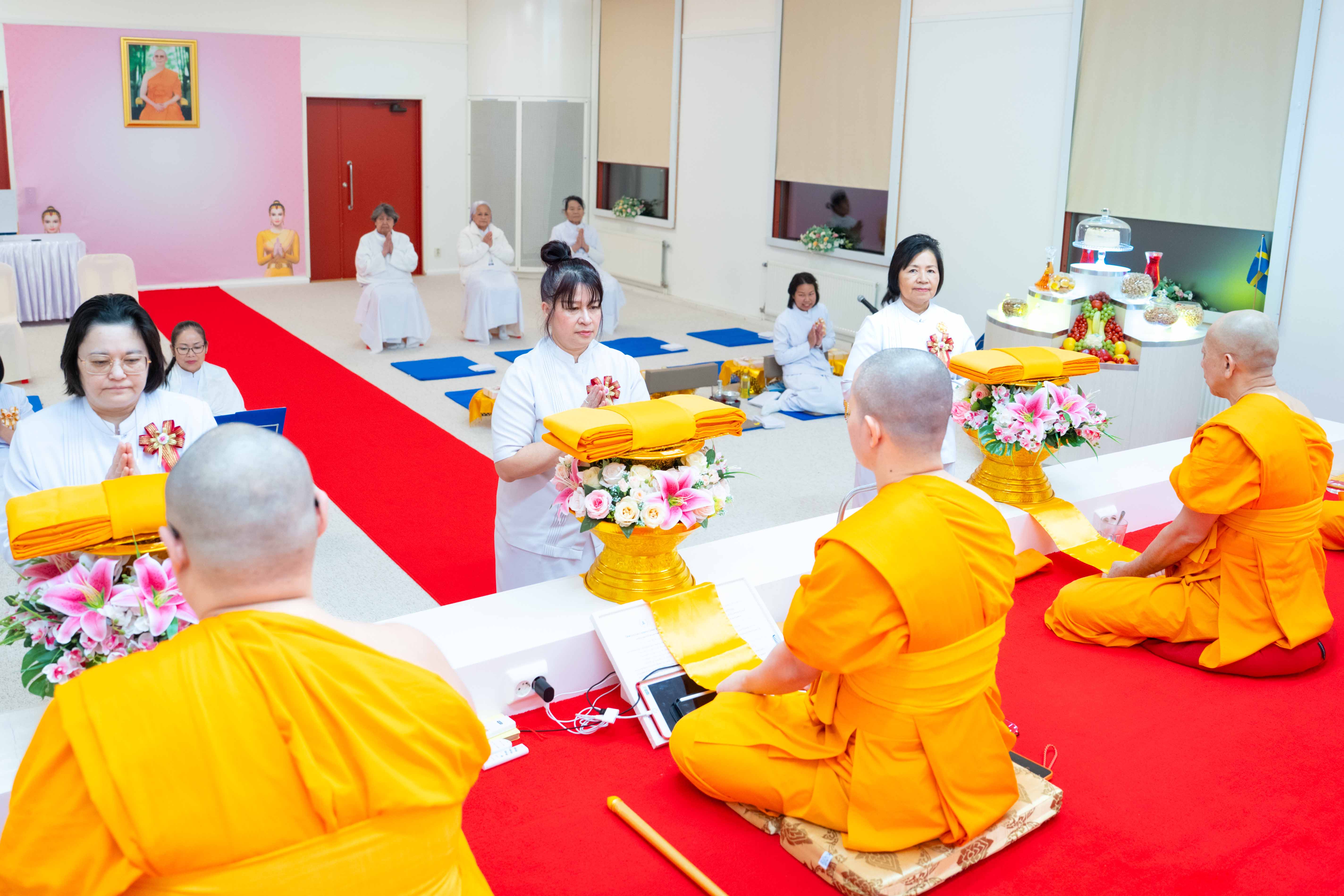 วัดพระธรรมกายสตอกโฮล์ม จัดงานบุญบูชาข้าวพระ