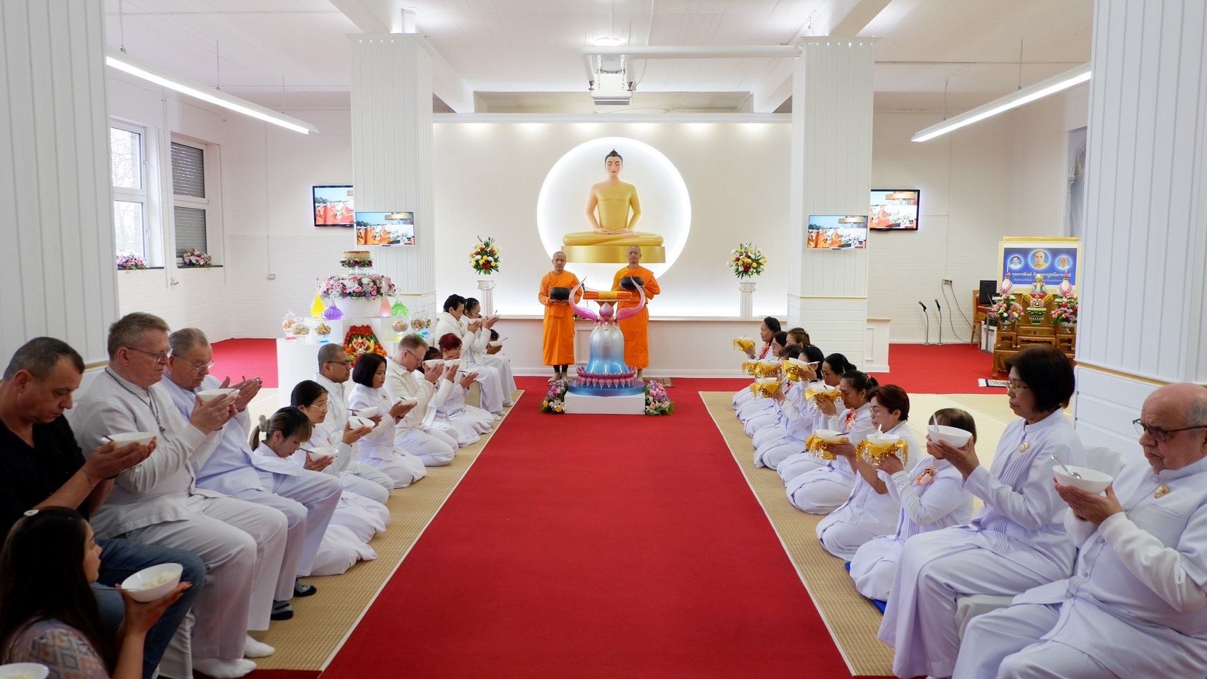 วัดพุทธนอร์ดไรน์ เวสท์ฟาเลน จัดงานบุญบูชาข้าวพระ