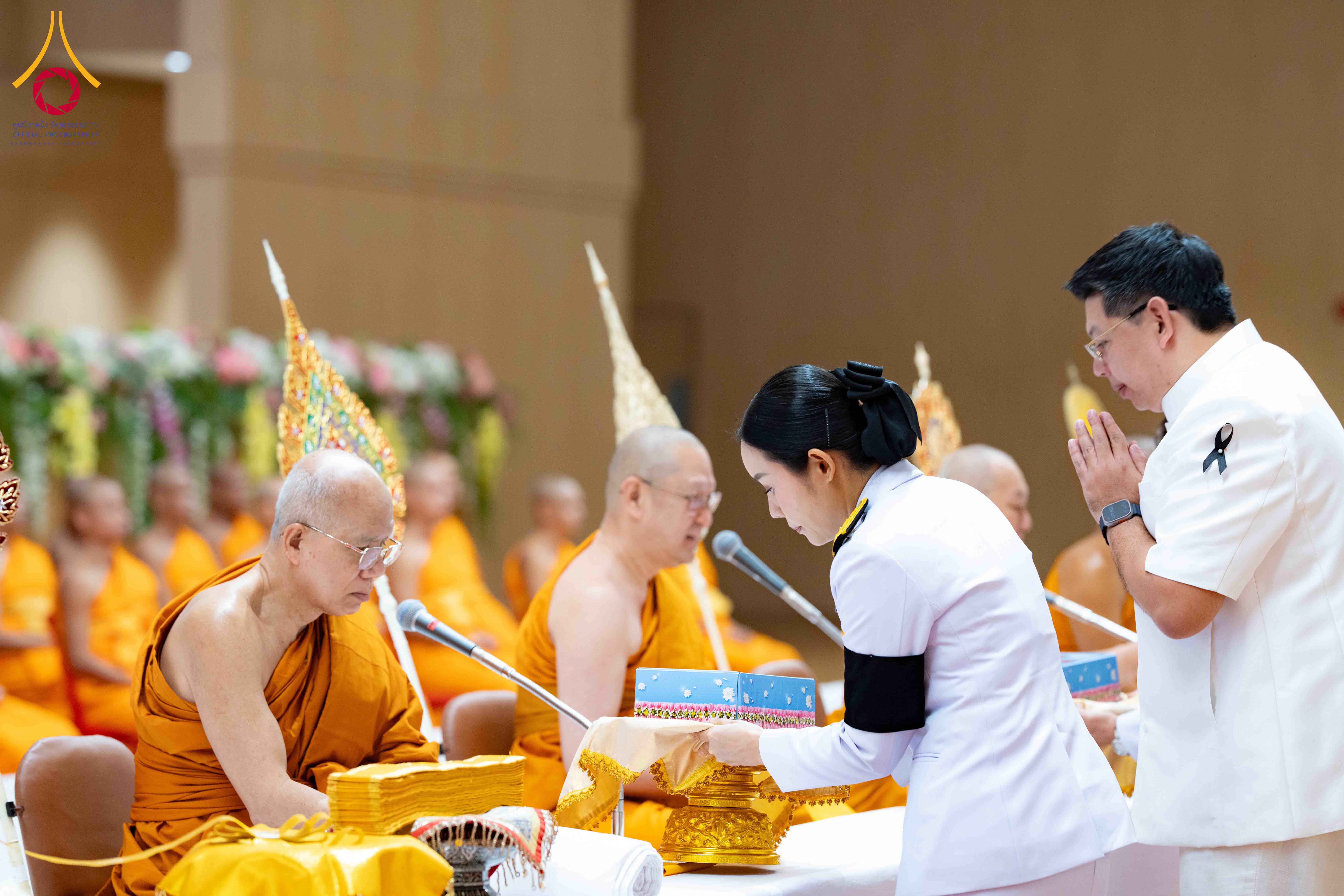 ผู้ว่าราชการจังหวัดปทุมธานี นำพสกนิกรอำเภอคลองหลวงบำเพ็ญกุศล 100 วัน น้อมรำลึกพระมหากรุณาธิคุณพระพันปีหลวง