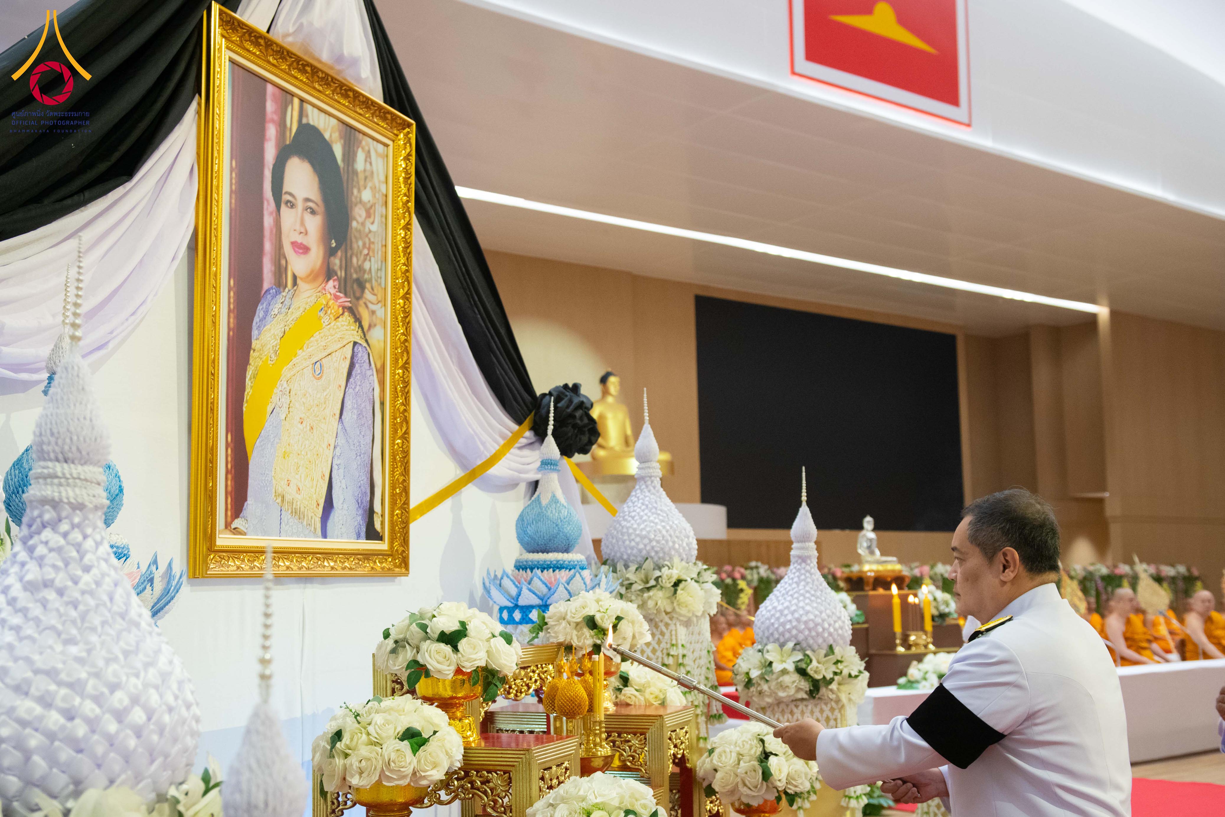 ผู้ว่าราชการจังหวัดปทุมธานี นำพสกนิกรอำเภอคลองหลวงบำเพ็ญกุศล 100 วัน น้อมรำลึกพระมหากรุณาธิคุณพระพันปีหลวง