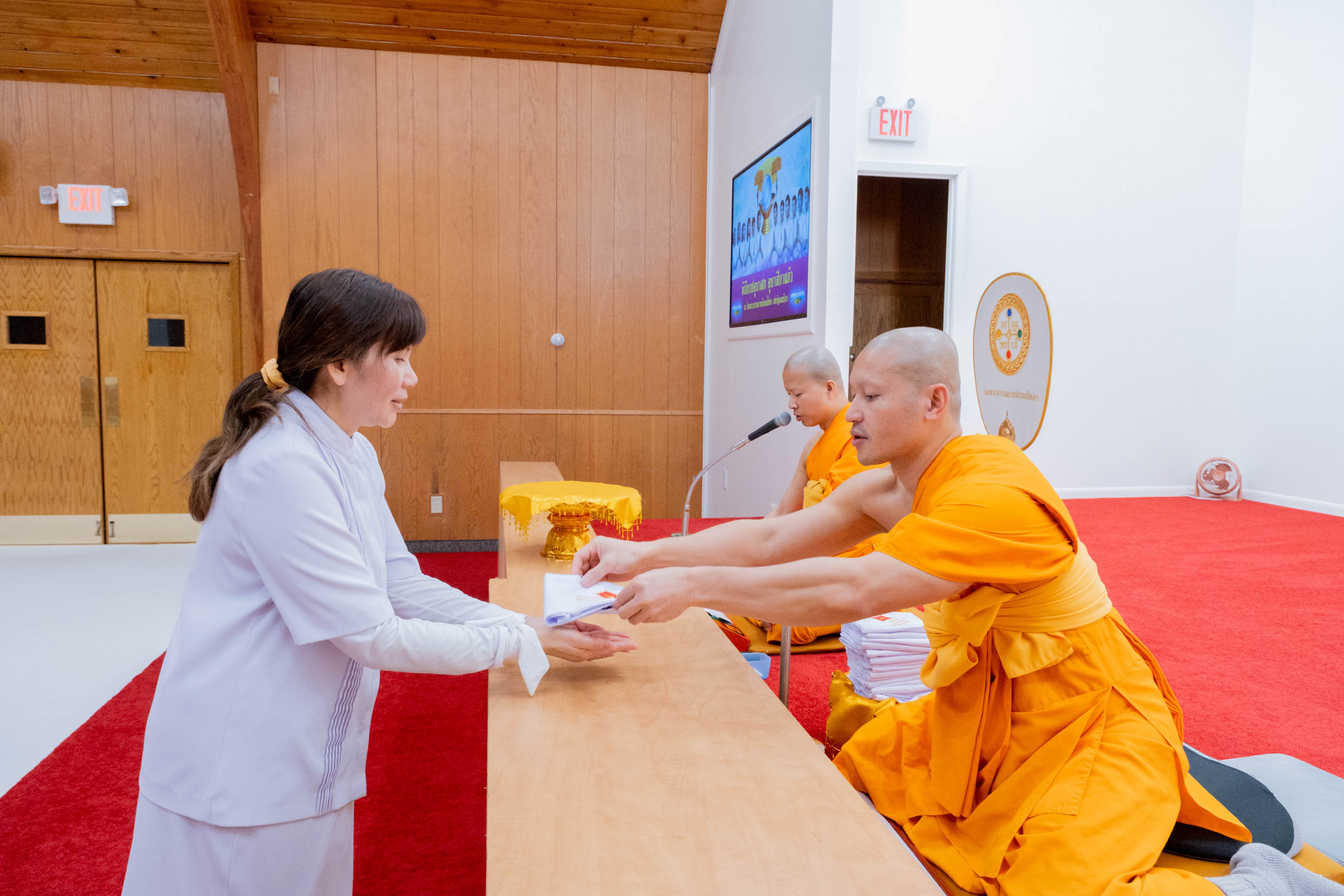 วัดพระธรรมกายมินเนโซตา จัดพิธีบวชอุบาสกแก้ว-อุบาสิกาแก้ว" รุ่นที่ 12