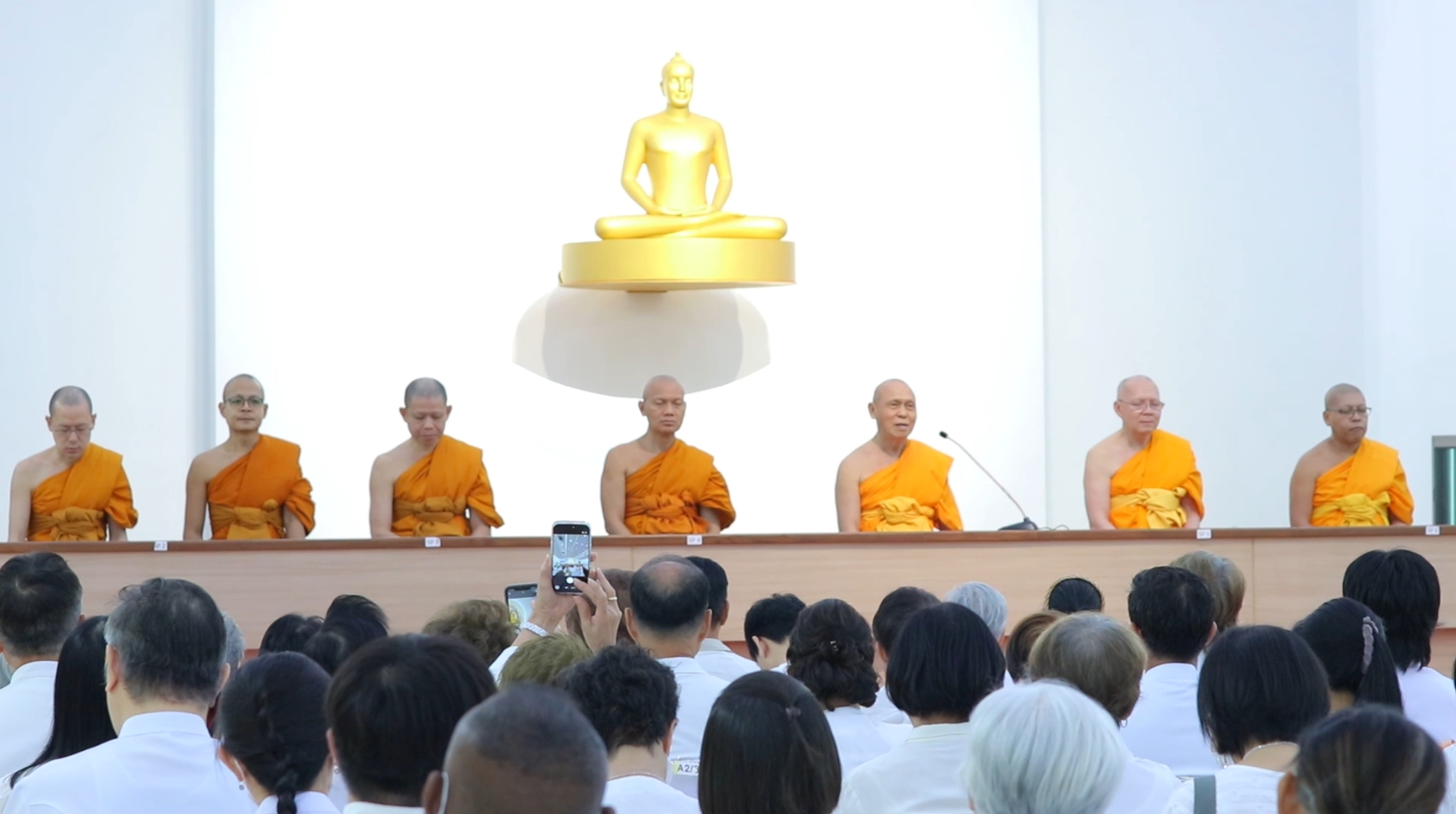 ศูนย์ปฏิบัติธรรมน้ำใสใจสว่าง จัดพิธีถวายสังฆทานและต้อนรับคณะพระธรรมยาตรา