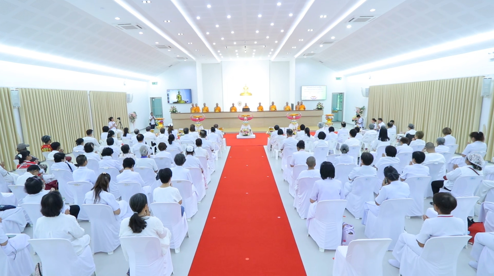 ศูนย์ปฏิบัติธรรมน้ำใสใจสว่าง จัดพิธีทอดผ้าป่าสร้างอาคารโรงครัว หอฉัน และต้อนรับพระธรรมยาตรา