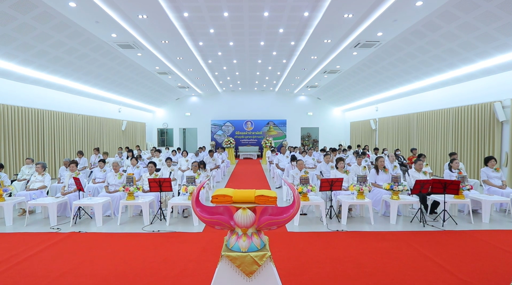 ศูนย์ปฏิบัติธรรมน้ำใสใจสว่าง จัดพิธีทอดผ้าป่าสร้างอาคารโรงครัว หอฉัน และต้อนรับพระธรรมยาตรา