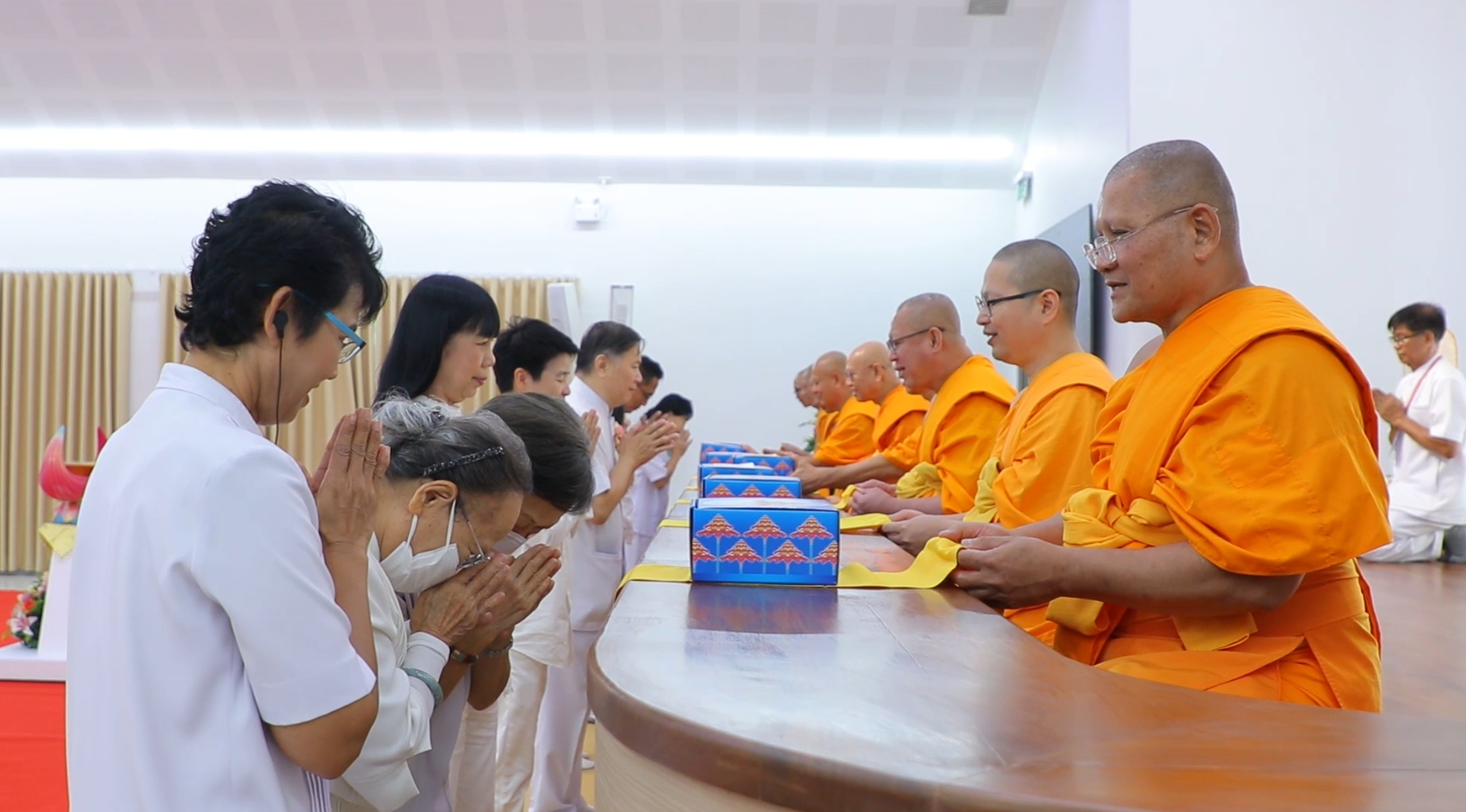 ศูนย์ปฏิบัติธรรมน้ำใสใจสว่าง จัดพิธีทอดผ้าป่าสร้างอาคารโรงครัว หอฉัน และต้อนรับพระธรรมยาตรา