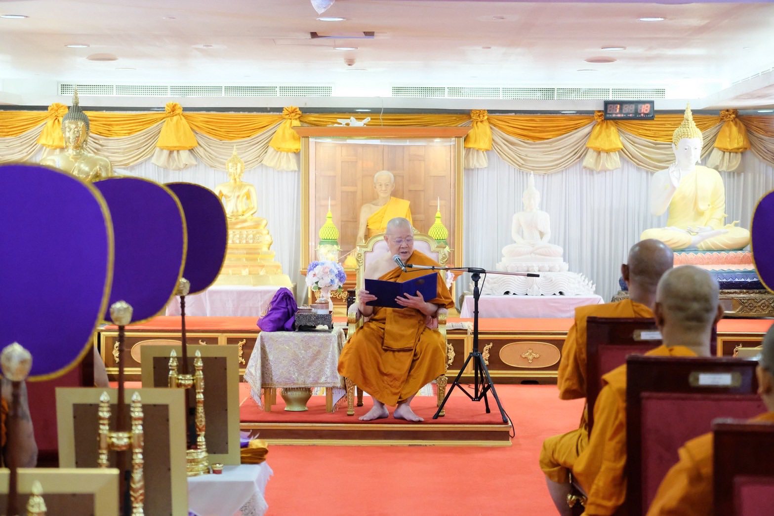 เจ้าคณะใหญ่หนกลาง เป็นประธานมอบพระบัญชาสมเด็จพระสังฆราช แต่งตั้งพระสังฆาธิการหนกลาง