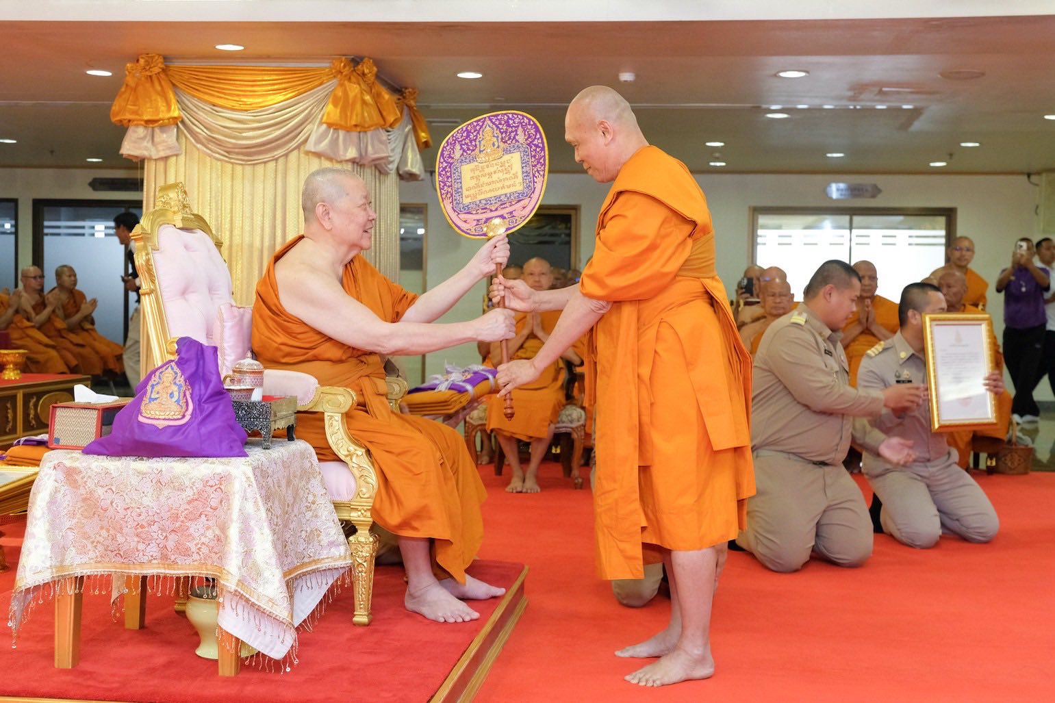 เจ้าคณะใหญ่หนกลาง เป็นประธานมอบพระบัญชาสมเด็จพระสังฆราช แต่งตั้งพระสังฆาธิการหนกลาง