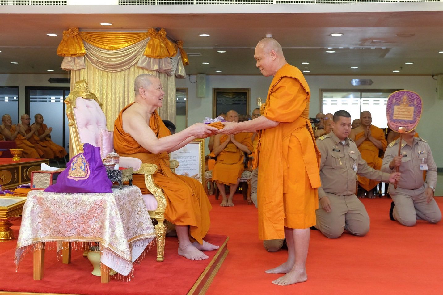 เจ้าคณะใหญ่หนกลาง เป็นประธานมอบพระบัญชาสมเด็จพระสังฆราช แต่งตั้งพระสังฆาธิการหนกลาง