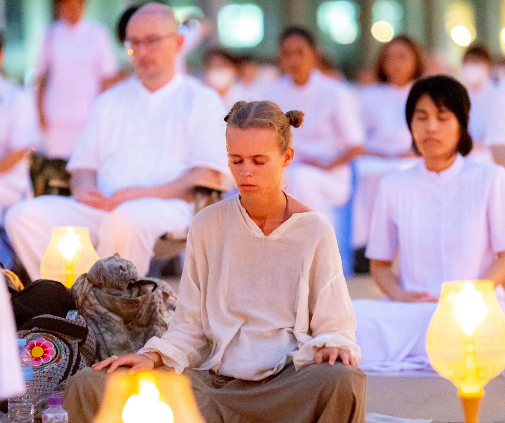ชาวต่างชาติ เข้าร่วมพิธีจุดประทีป ณ วัดพระธรรมกาย