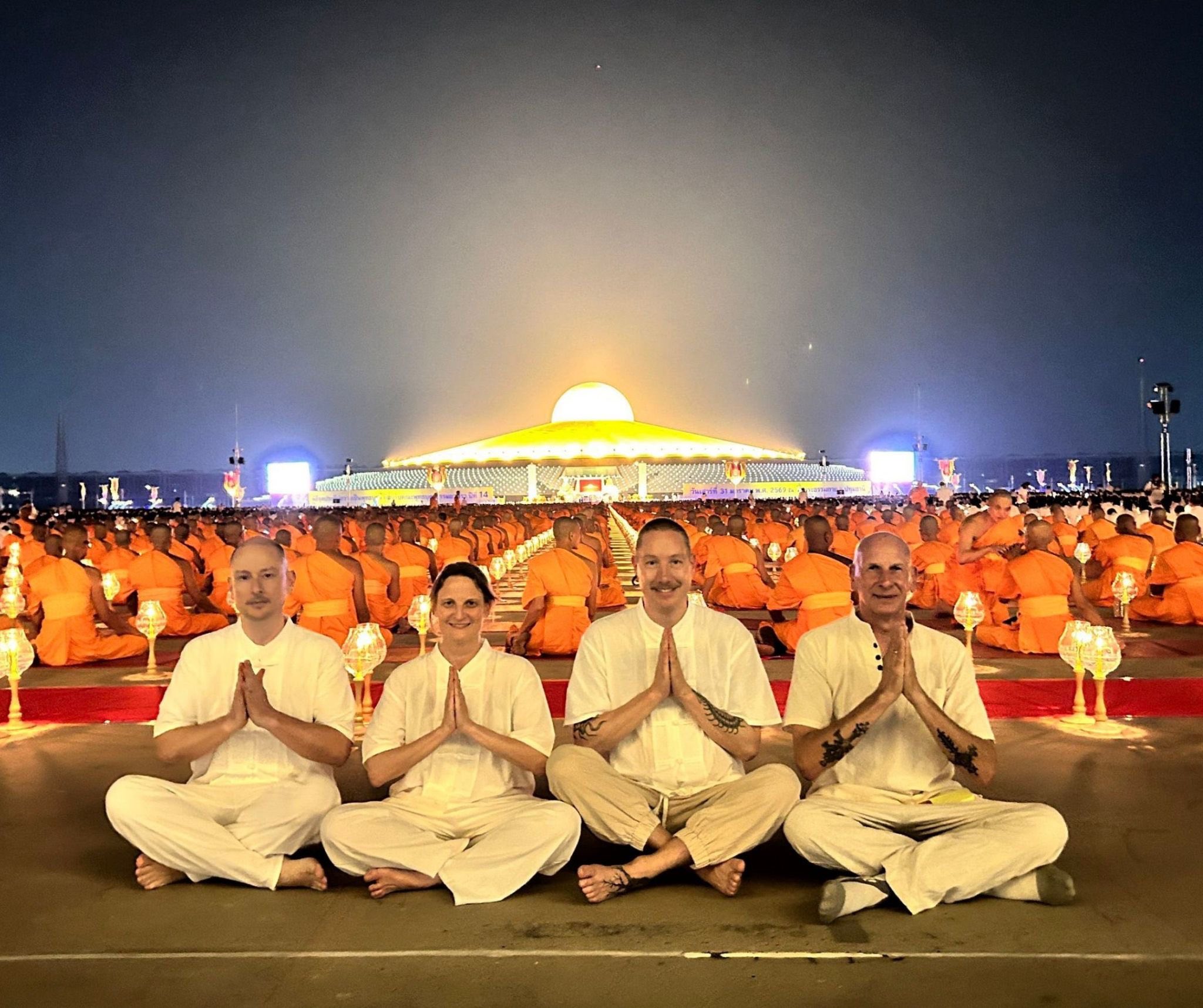 ชาวต่างชาติ เข้าร่วมพิธีจุดประทีป ณ วัดพระธรรมกาย