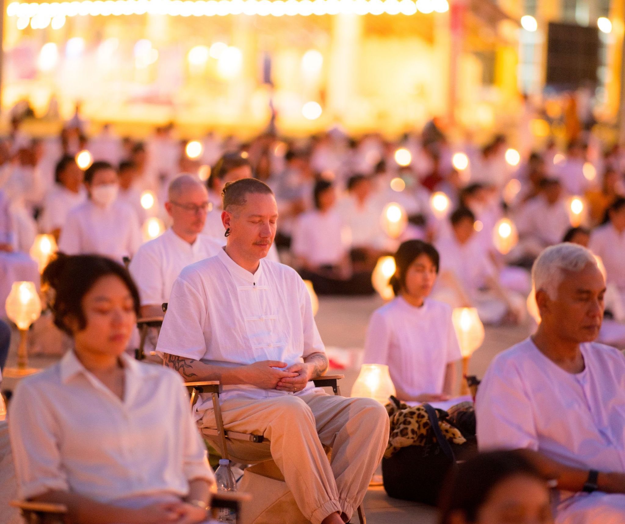 ชาวต่างชาติ เข้าร่วมพิธีจุดประทีป ณ วัดพระธรรมกาย