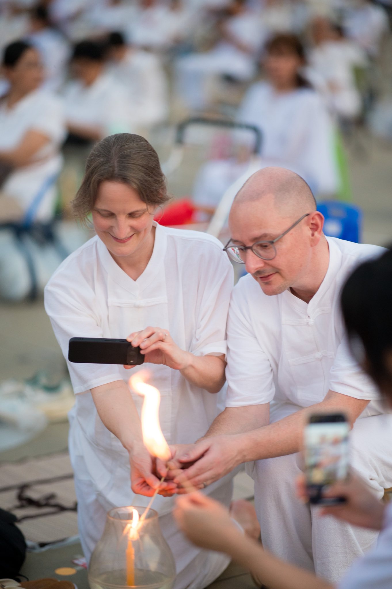 ชาวต่างชาติ เข้าร่วมพิธีจุดประทีป ณ วัดพระธรรมกาย
