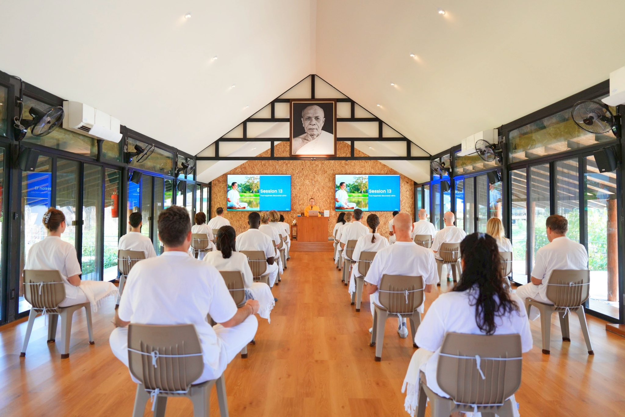 ศูนย์ปฏิบัติธรรมนานาชาติปาย จัดปฏิบัติธรรมสำหรับชาวต่างชาติ รุ่นที่ 33