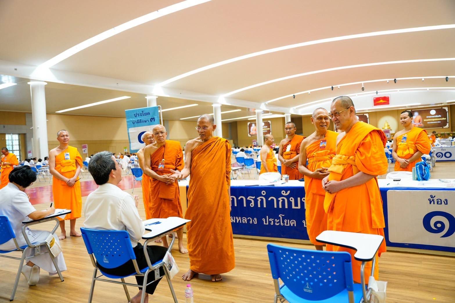 เจ้าอาวาสวัดสามพระยา ตรวจเยี่ยมสนามสอบบาลี ณ วัดพระธรรมกาย