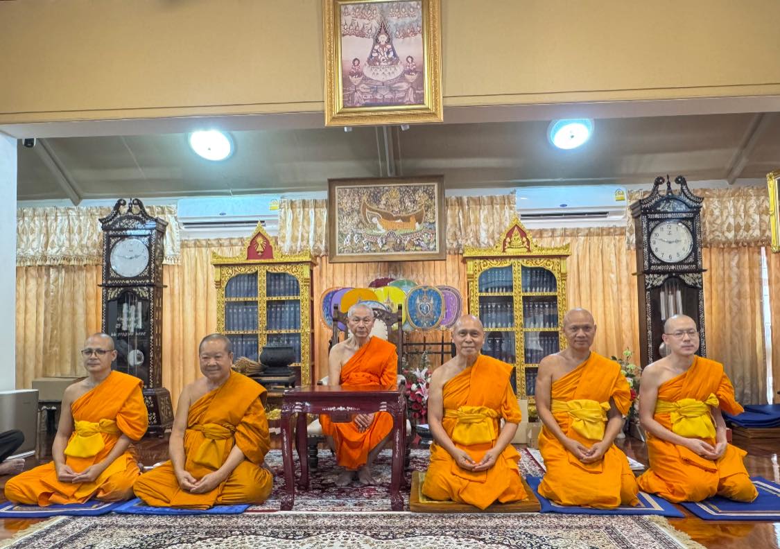 เจ้าอาวาสวัดสุทัศนเทพวราราม รับถวายมุทิตาสักการะจากเจ้าอาวาสวัดพระธรรมกาย