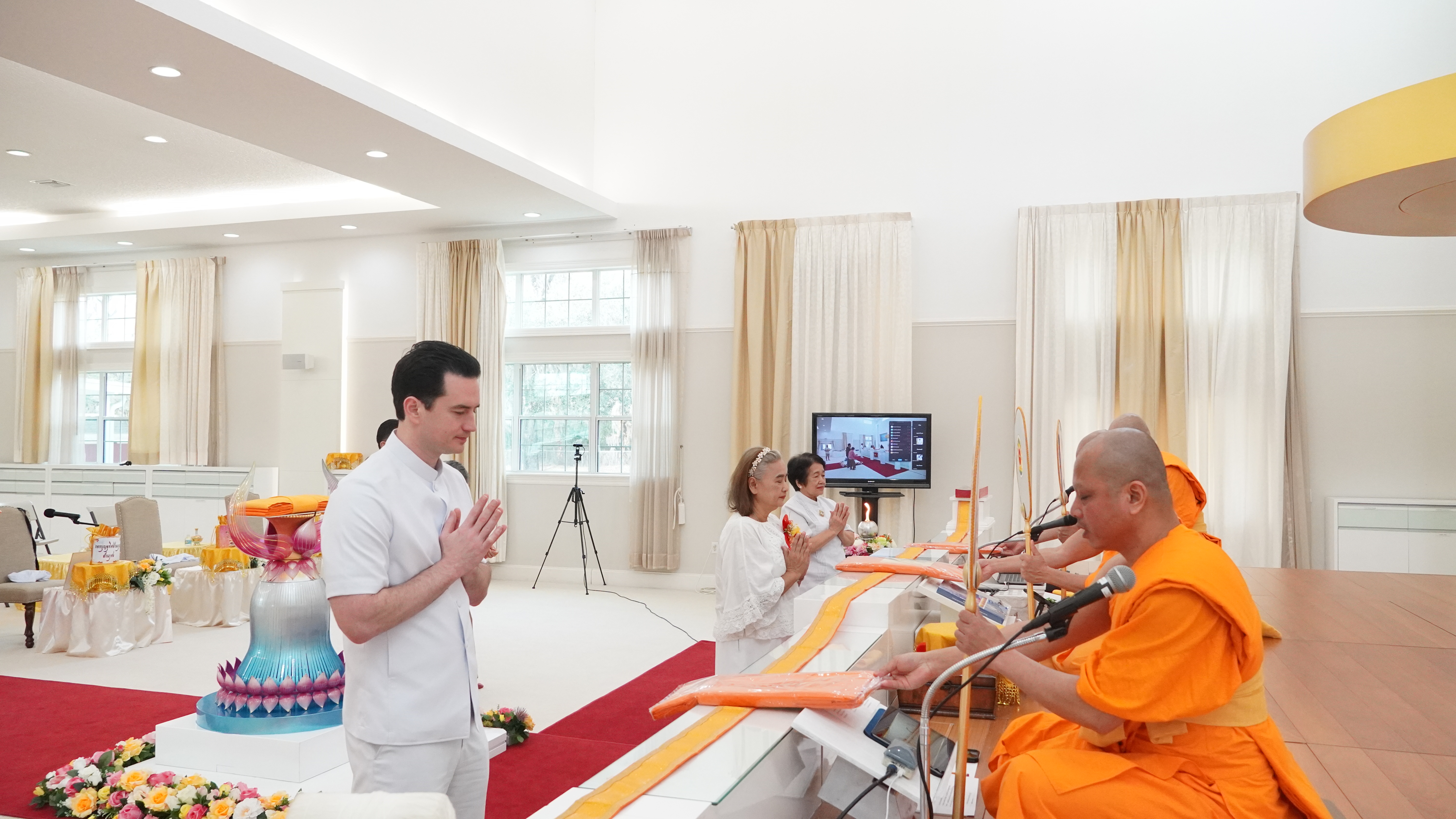 วัดพระธรรมกายฟลอริดา จัดพิธีทอดผ้าป่าบำรุงวัดและพิธีบุพเปตพลี